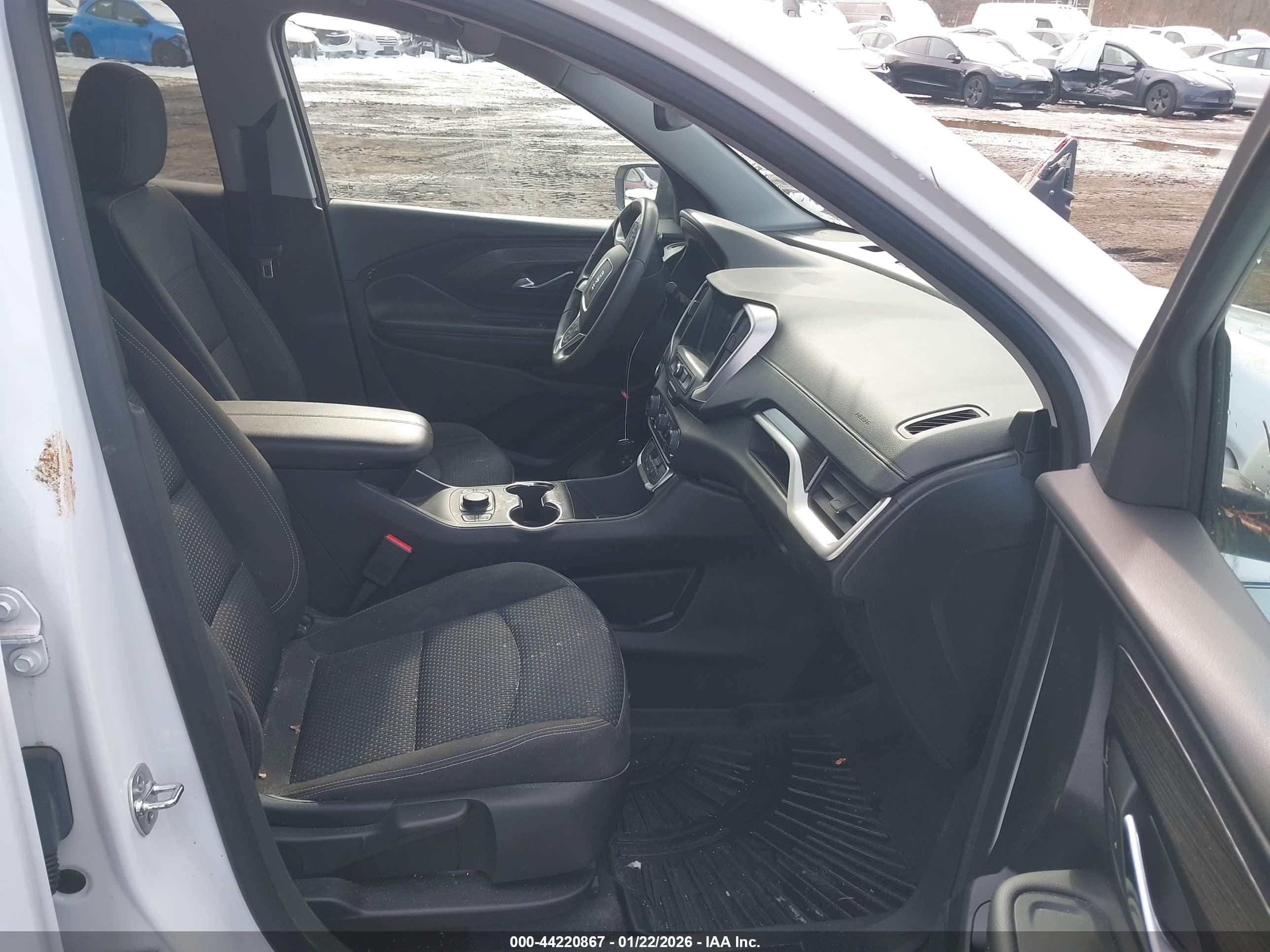 GMC TERRAIN image 5