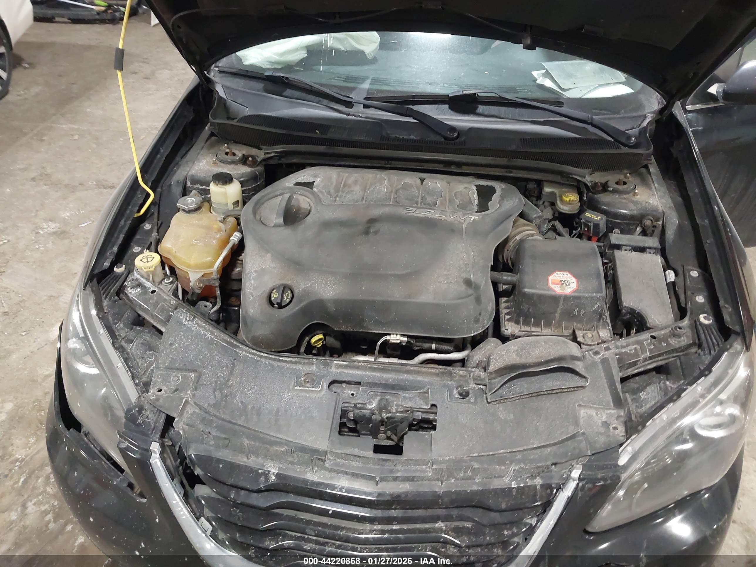CHRYSLER 200 image 10