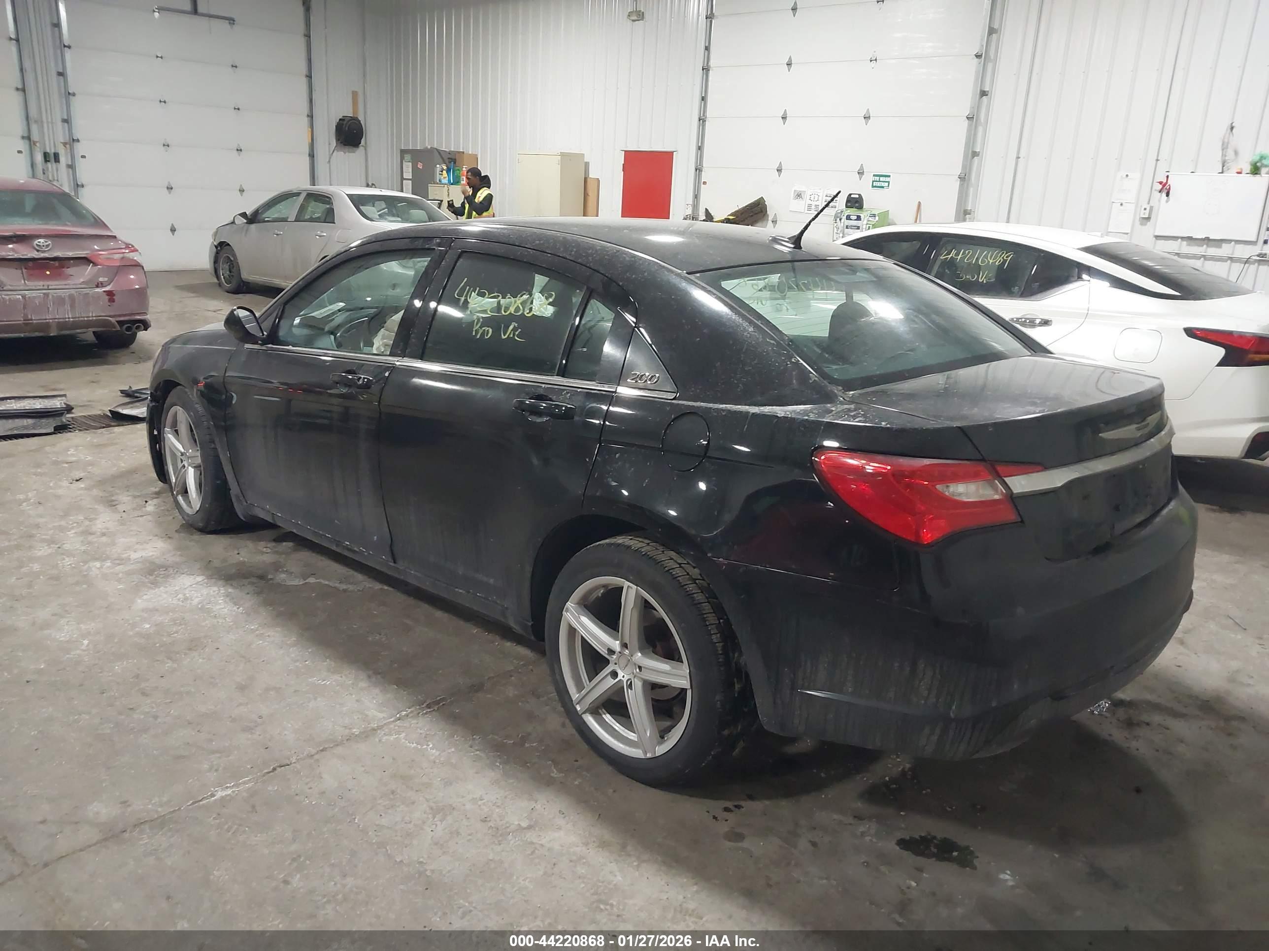 CHRYSLER 200 image 3