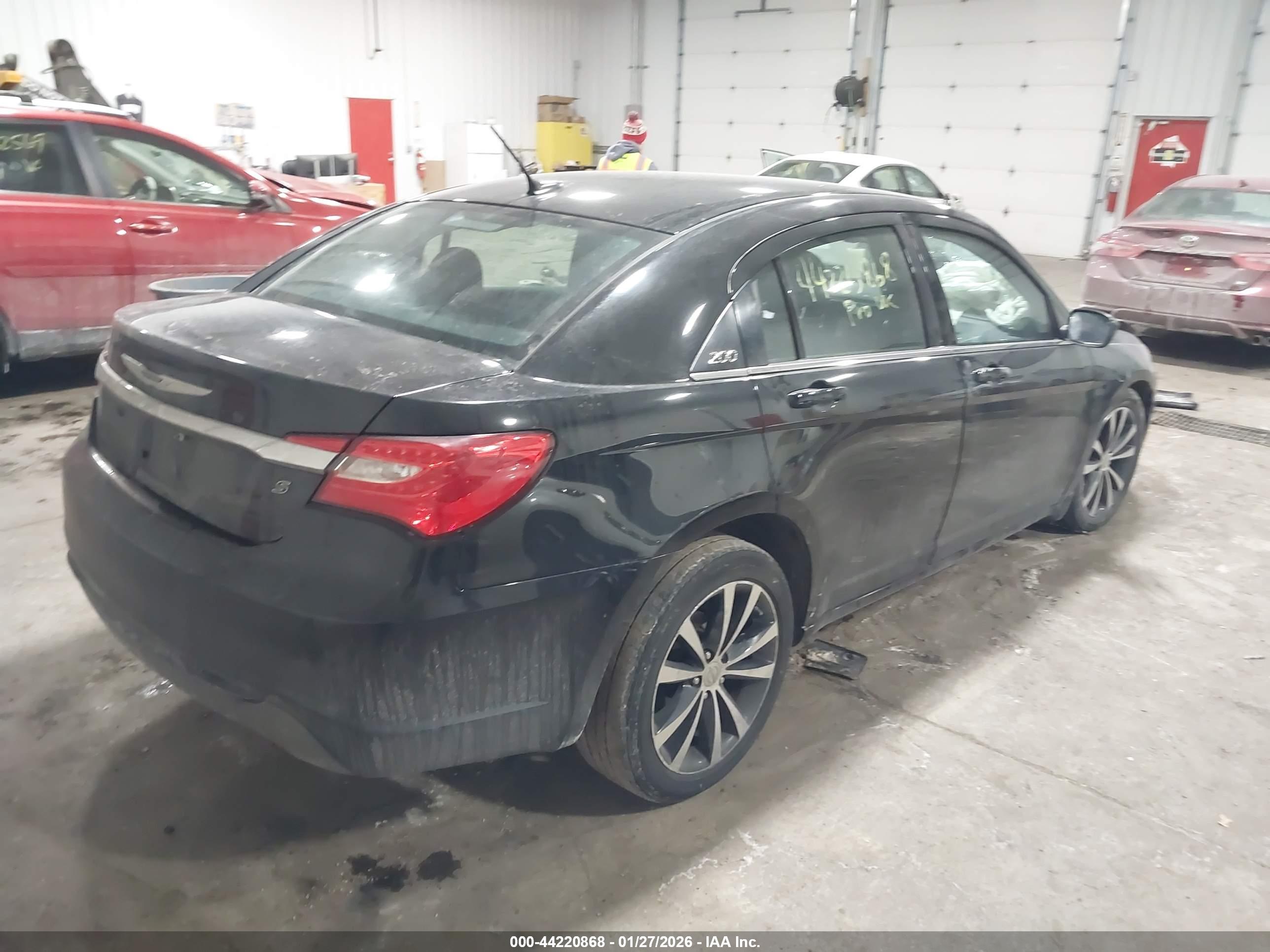 CHRYSLER 200 image 4