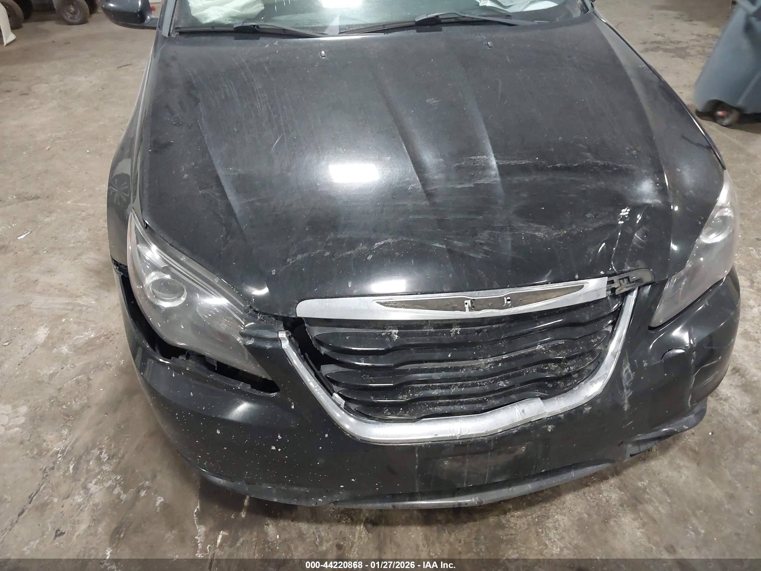 CHRYSLER 200 image 6