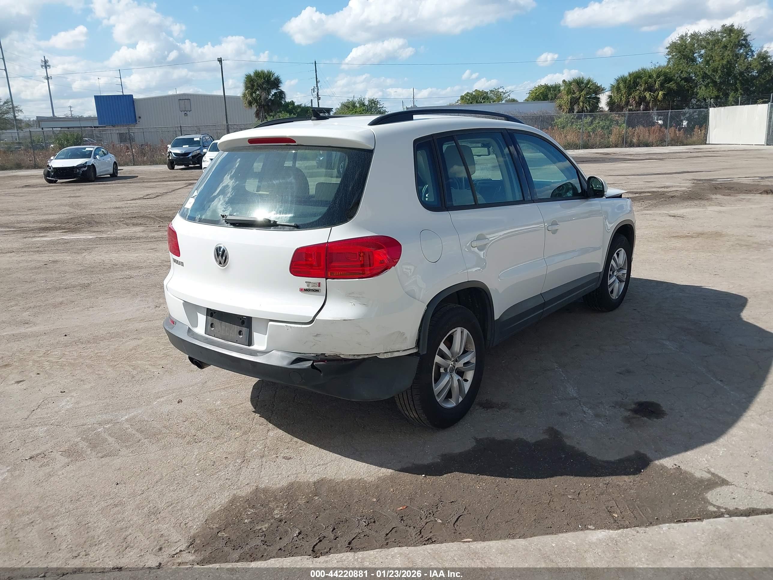 VOLKSWAGEN TIGUAN image 4