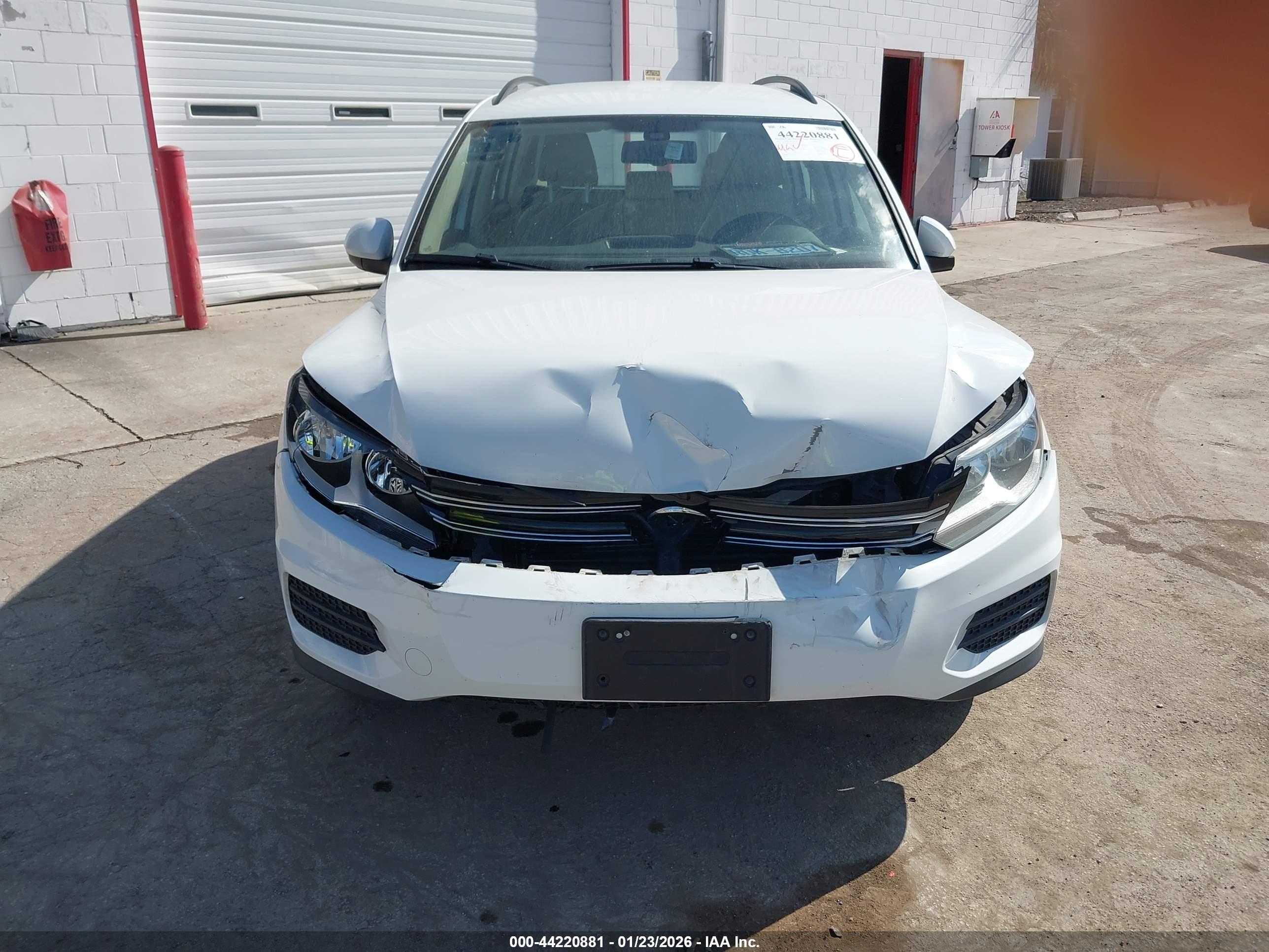 VOLKSWAGEN TIGUAN image 6