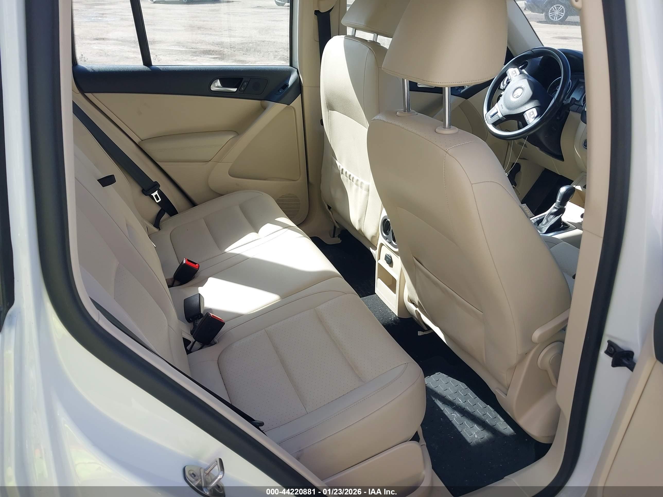 VOLKSWAGEN TIGUAN image 8