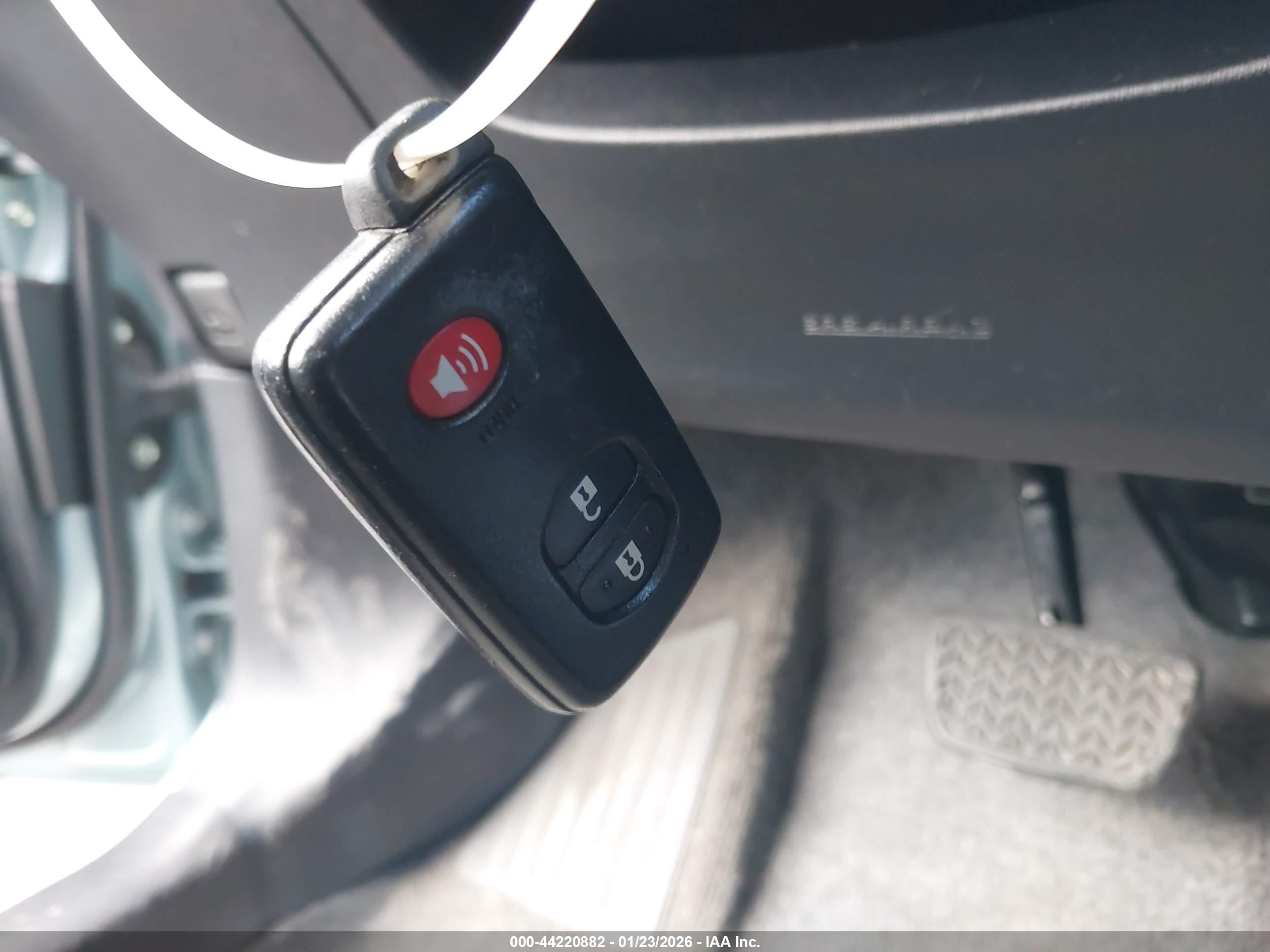 TOYOTA PRIUS image 11