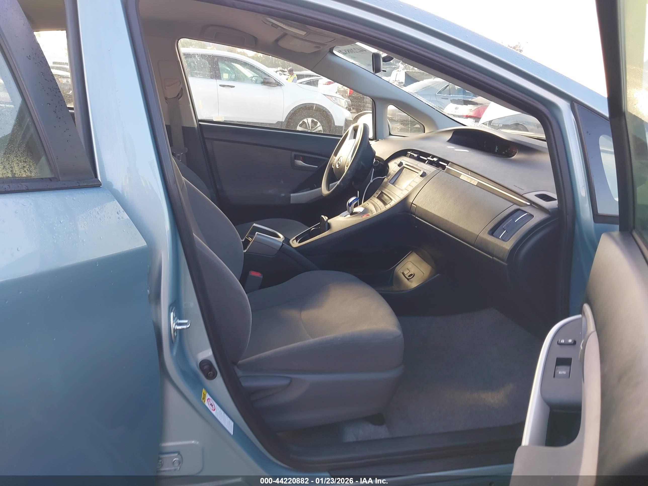 TOYOTA PRIUS image 5