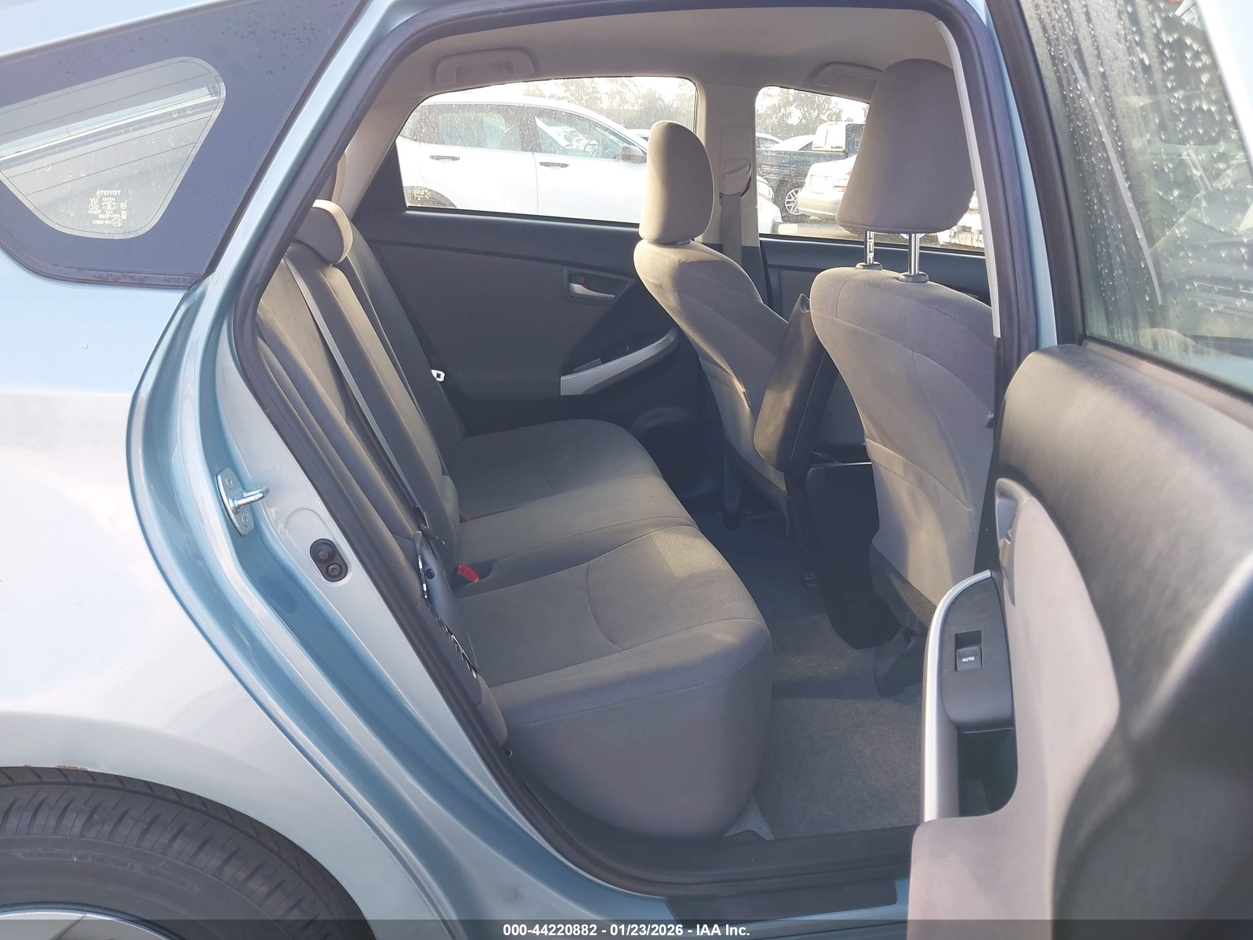 TOYOTA PRIUS image 8