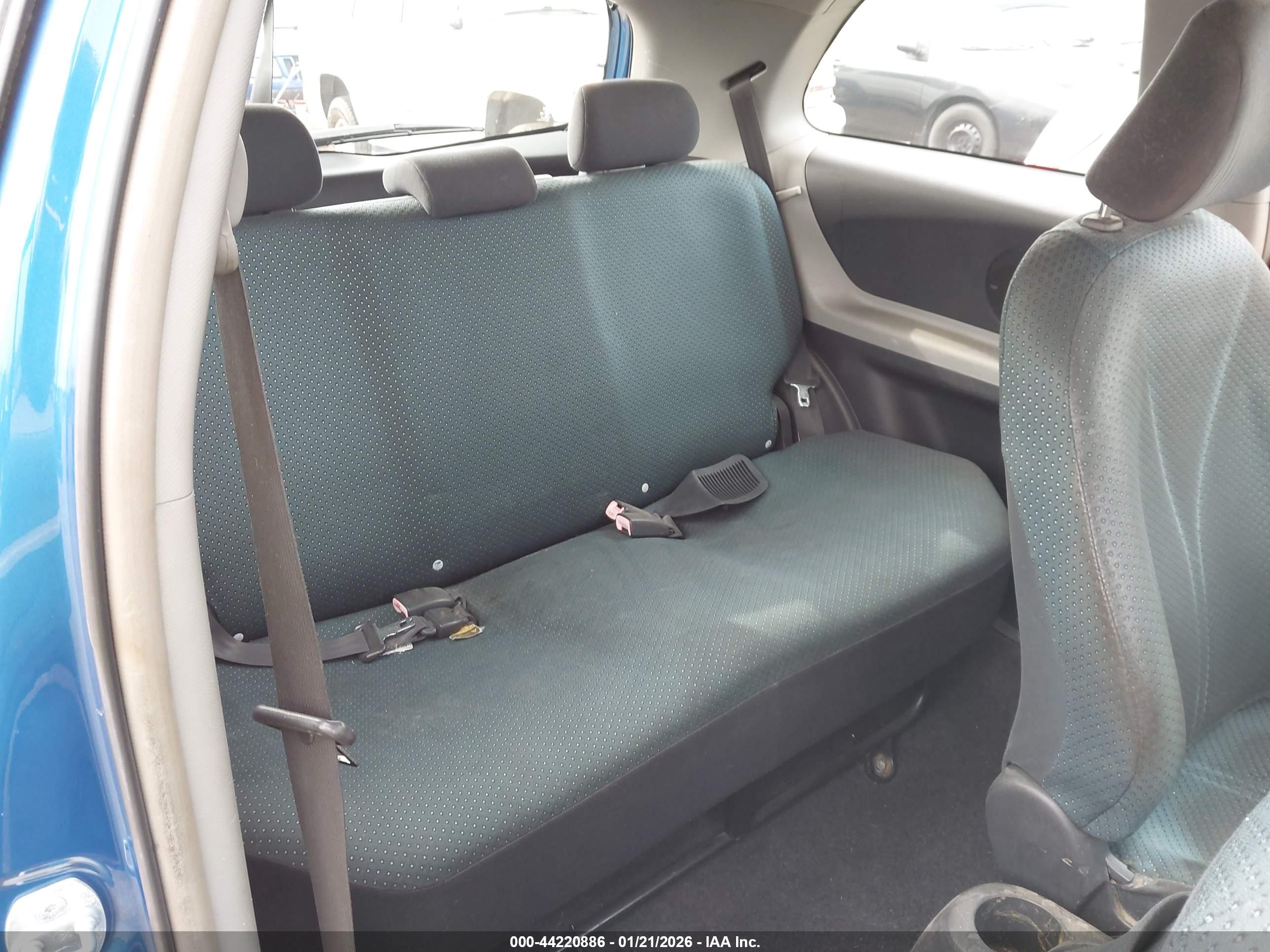 TOYOTA YARIS image 8