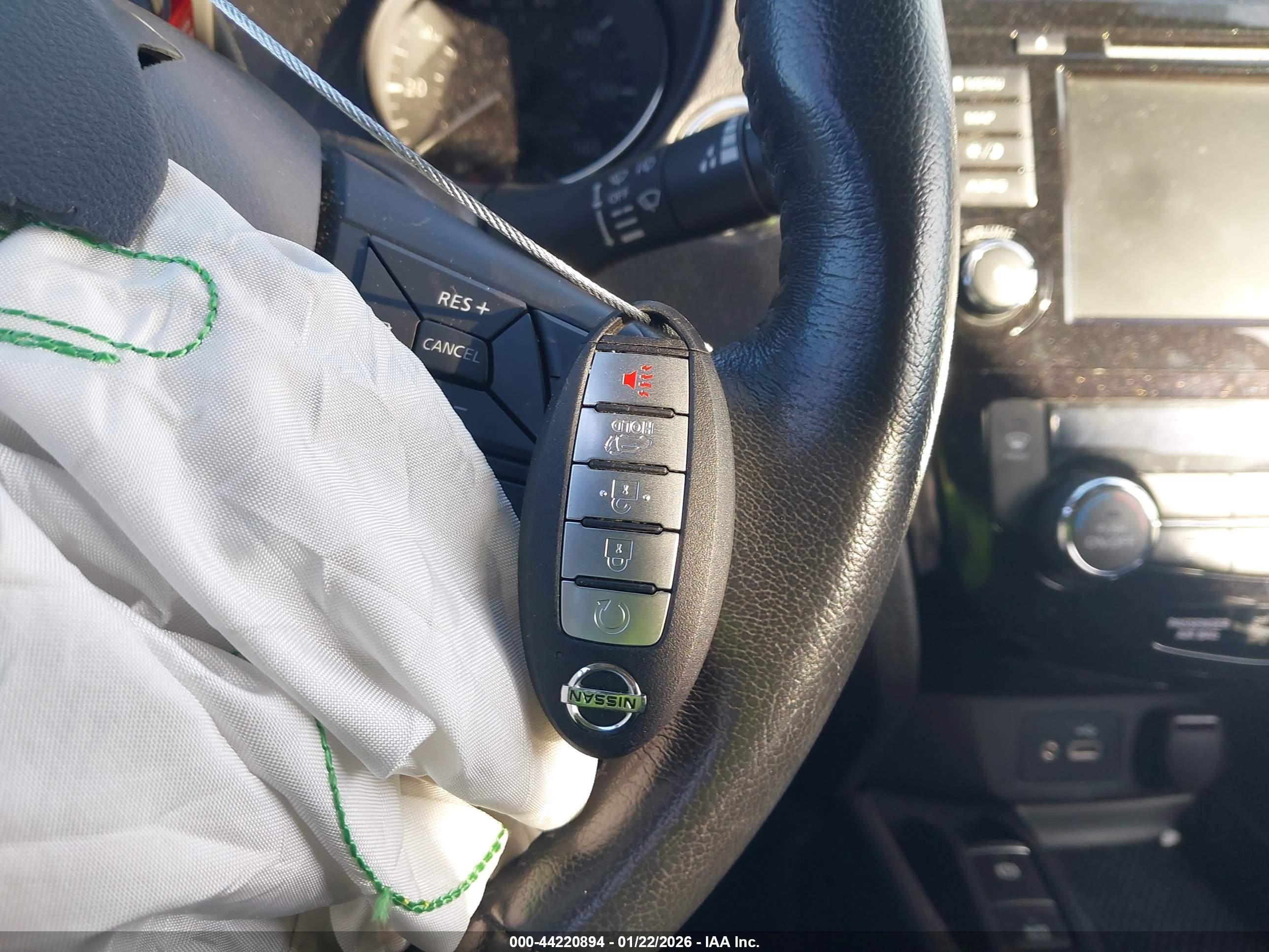 NISSAN ROGUE image 11
