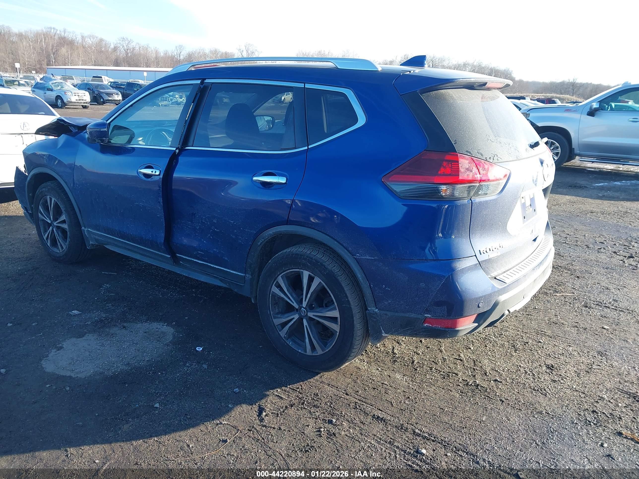 NISSAN ROGUE image 3