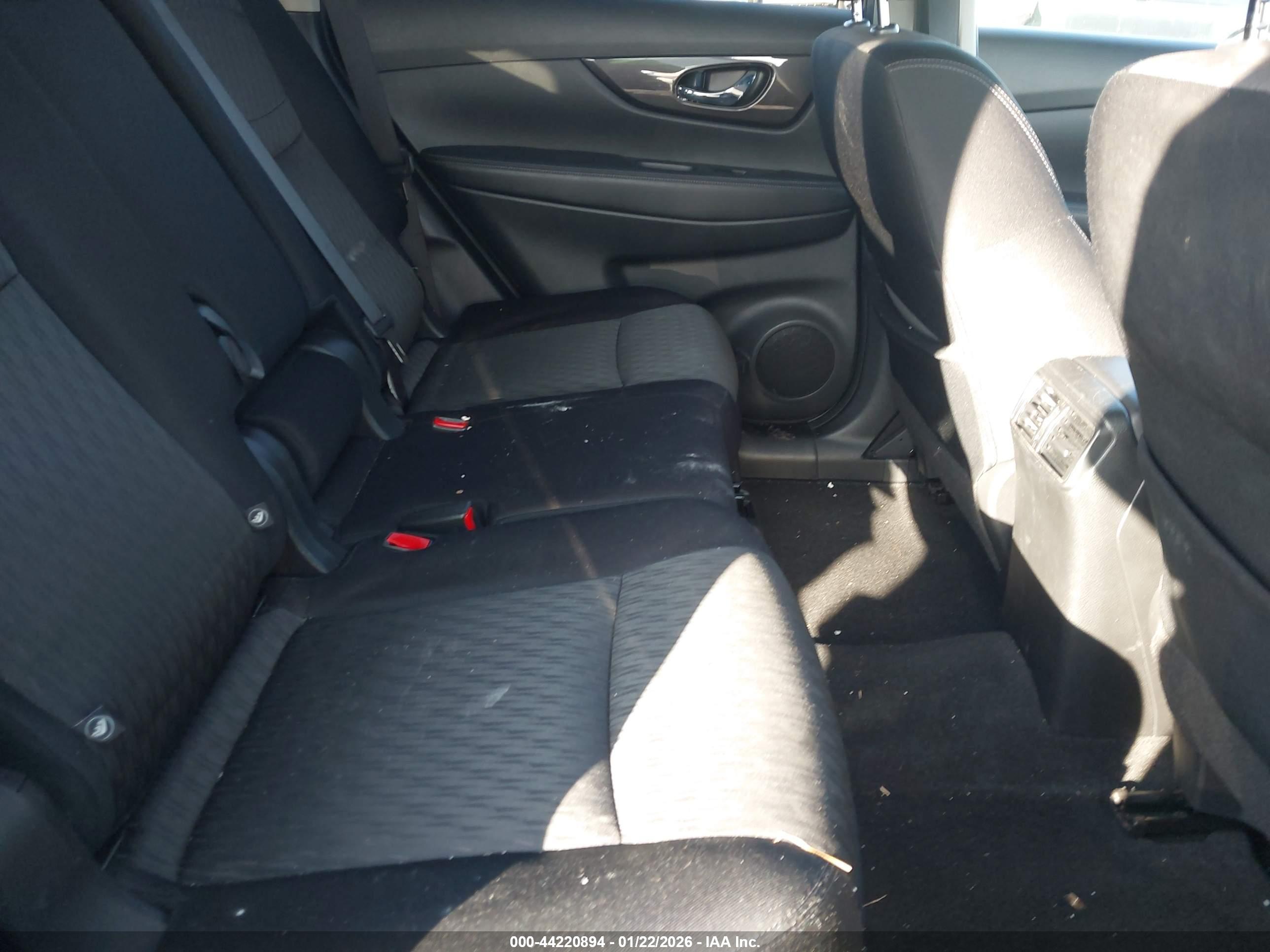 NISSAN ROGUE image 8