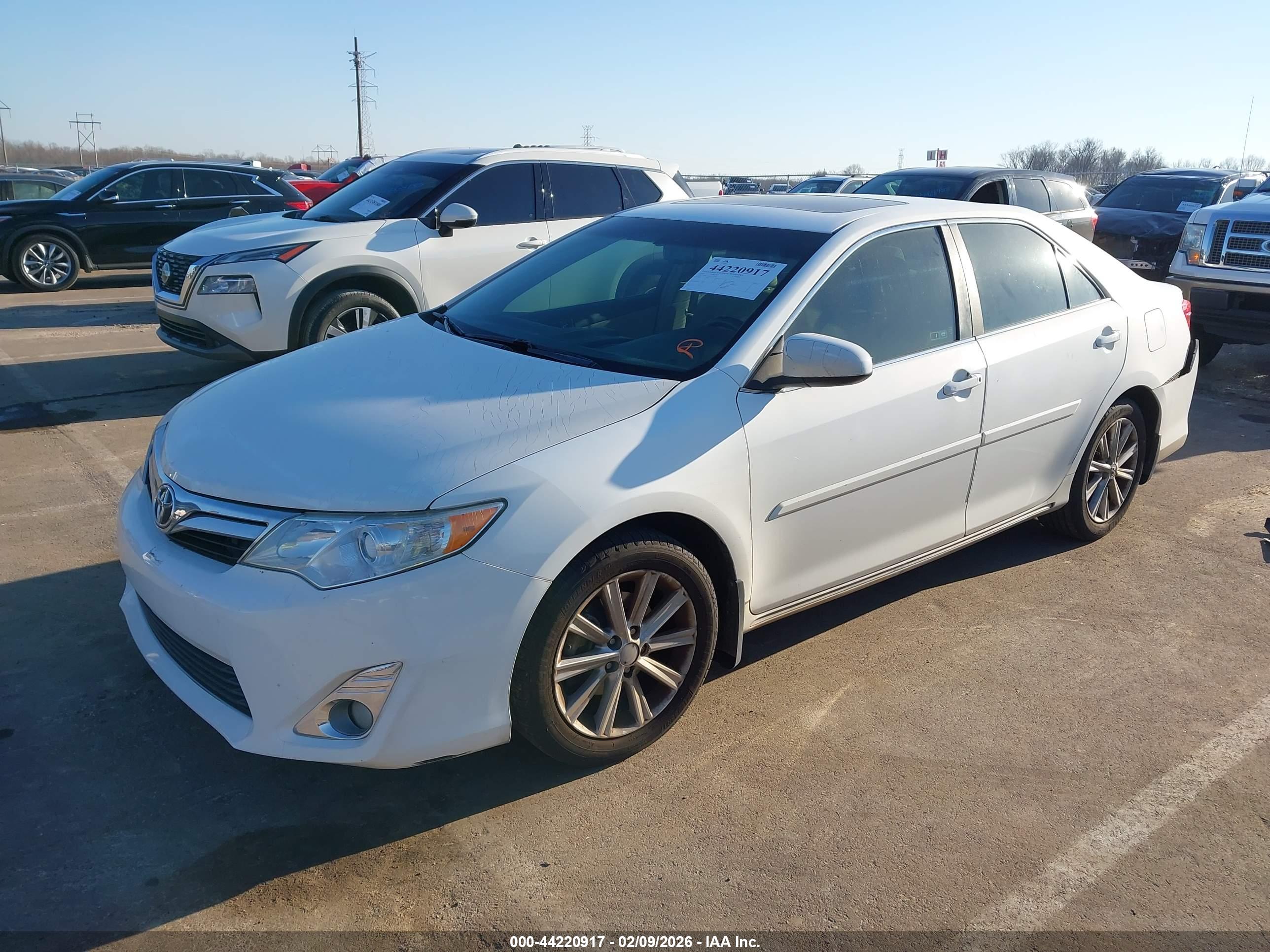 TOYOTA CAMRY image 2