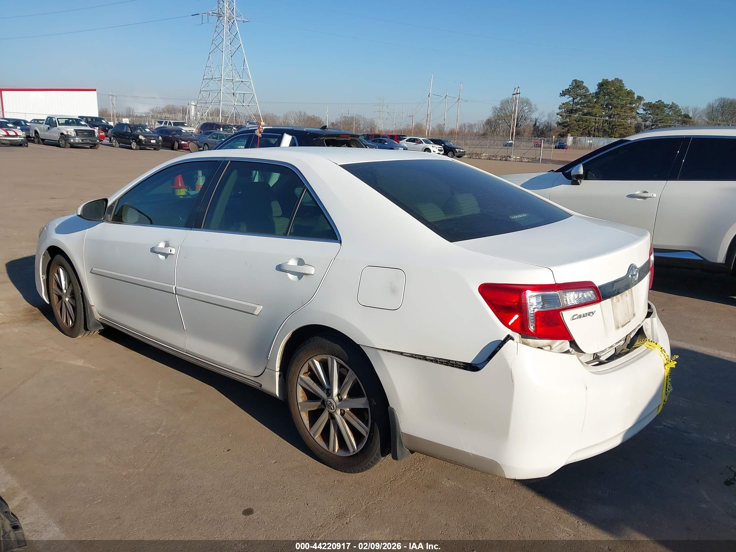 TOYOTA CAMRY image 3