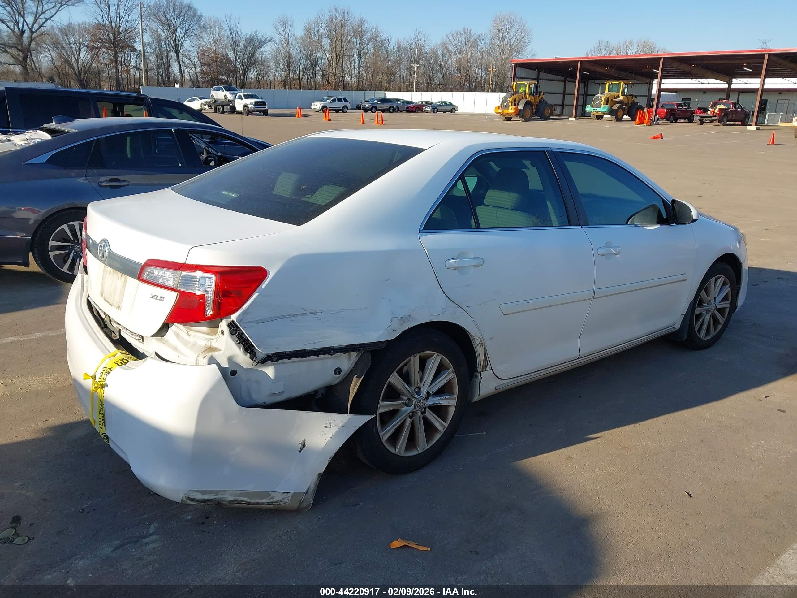 TOYOTA CAMRY image 4