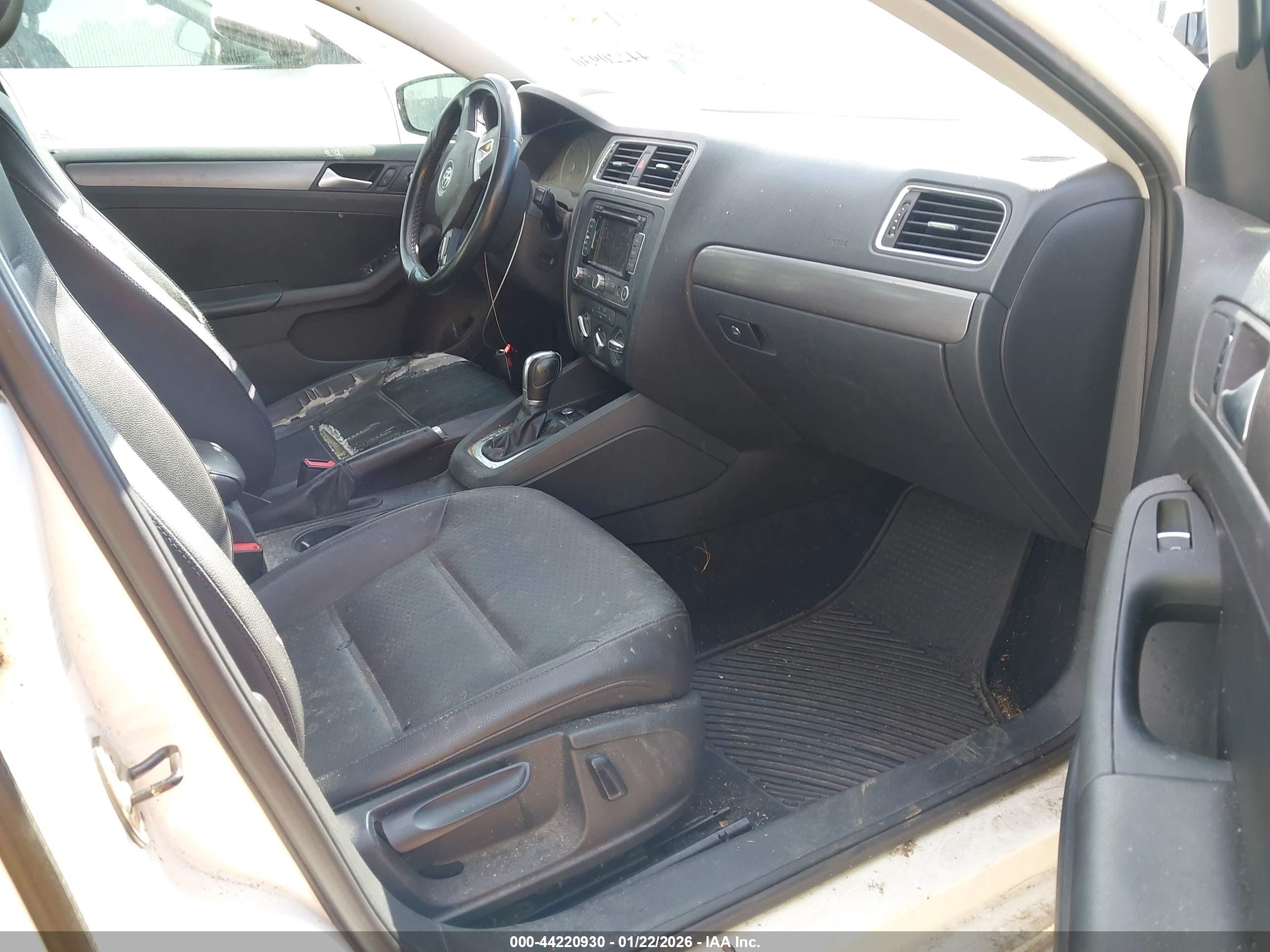 VOLKSWAGEN JETTA image 5