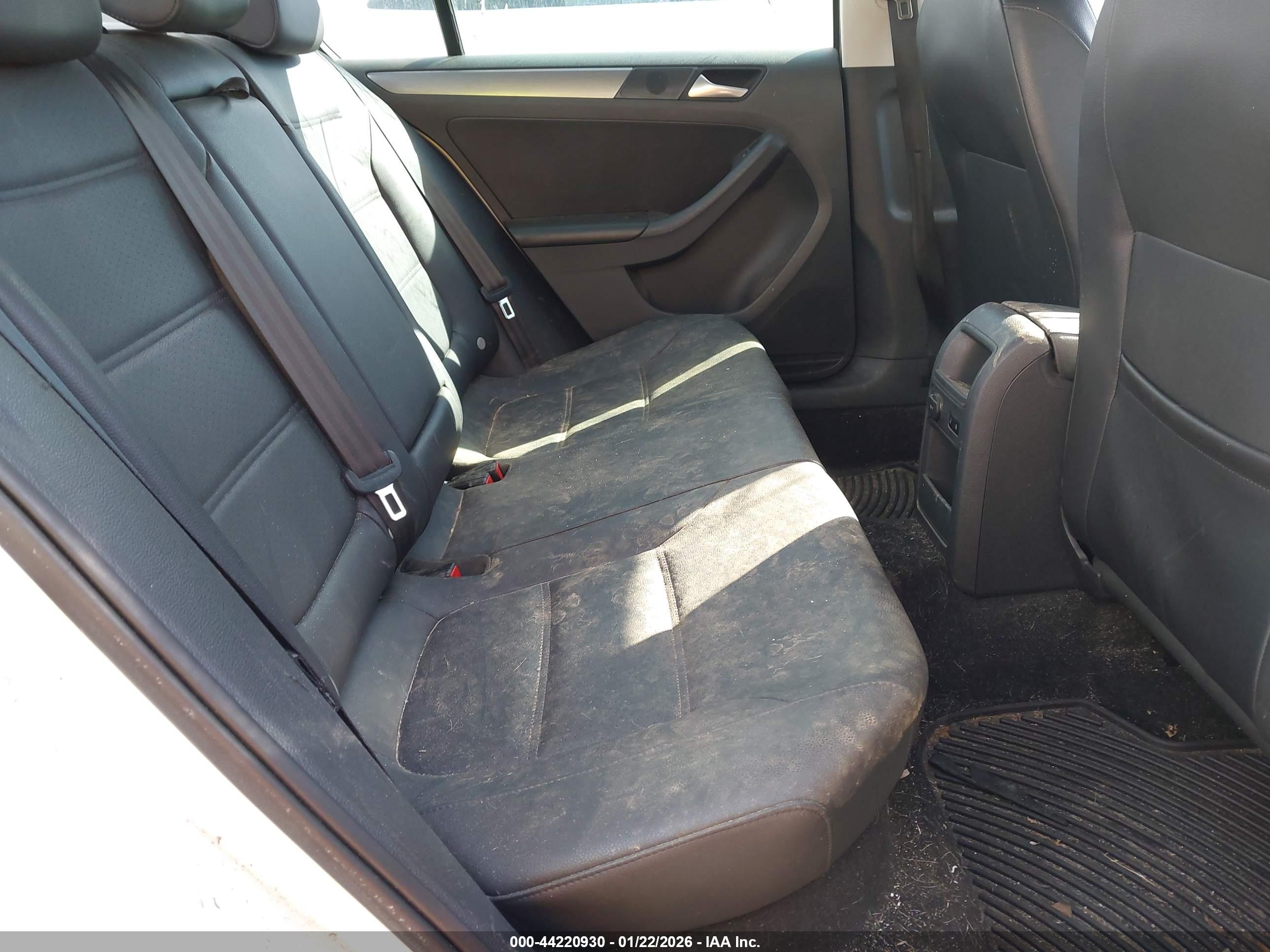 VOLKSWAGEN JETTA image 8