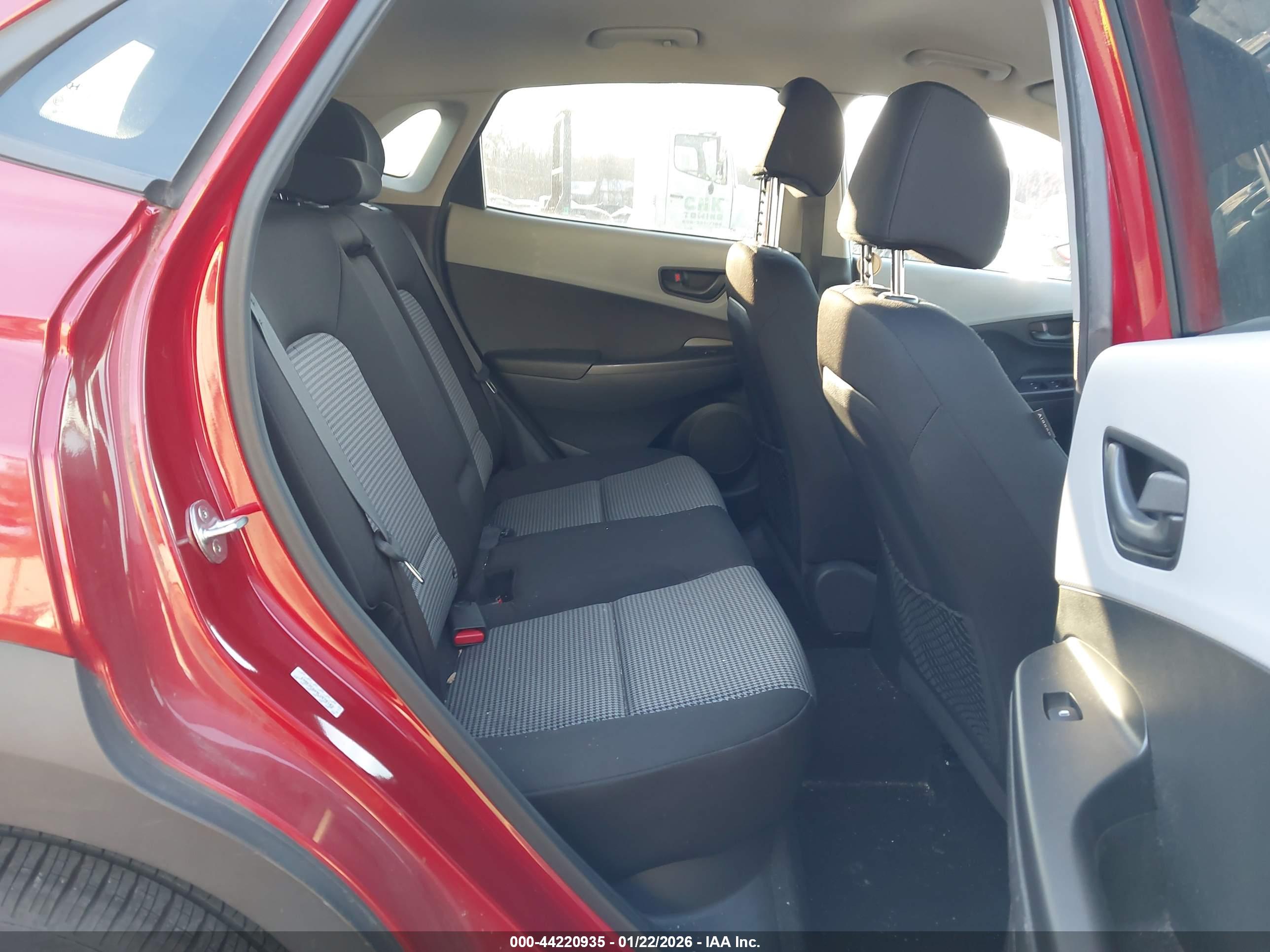 HYUNDAI KONA image 8