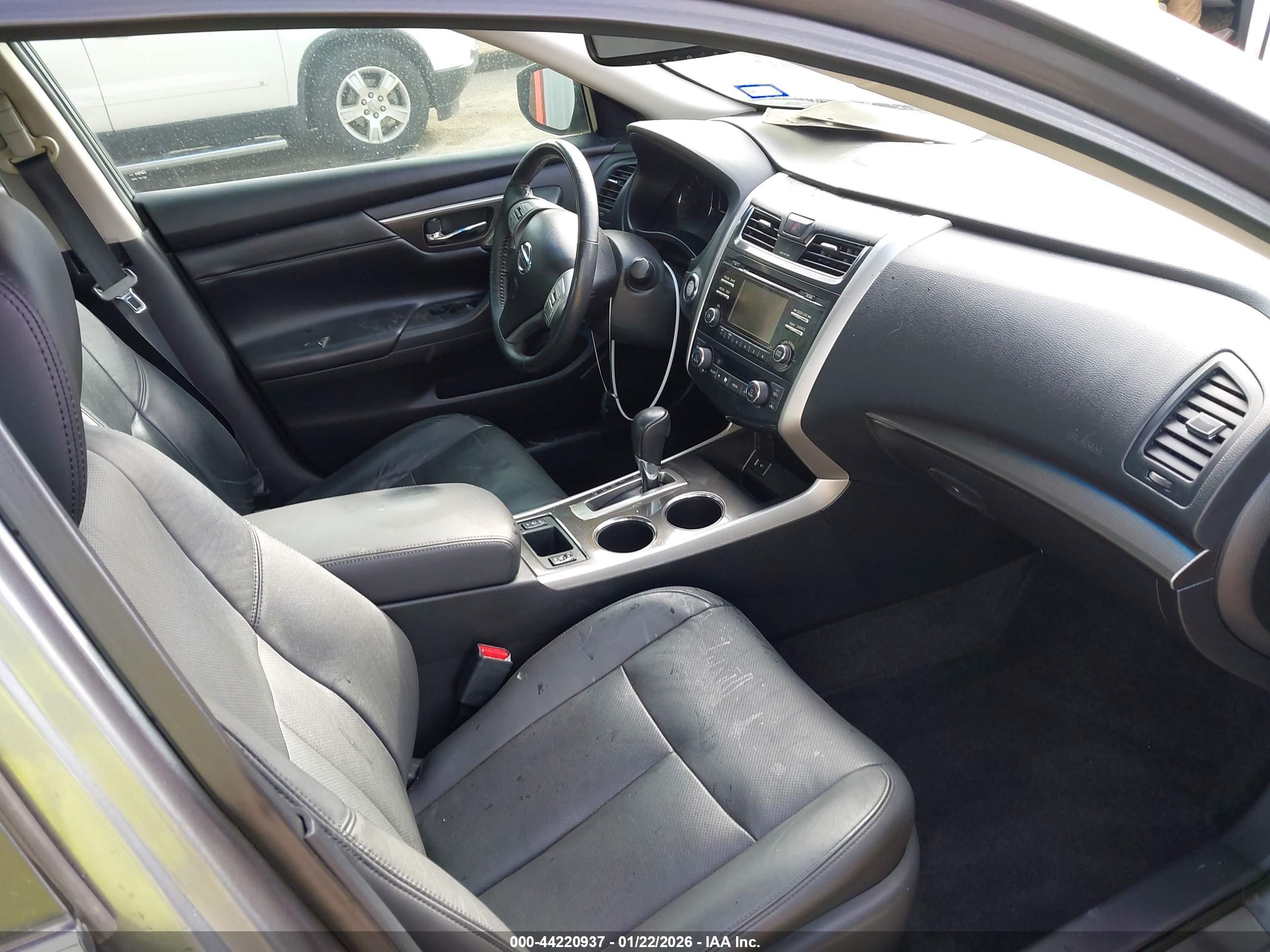 NISSAN ALTIMA image 5