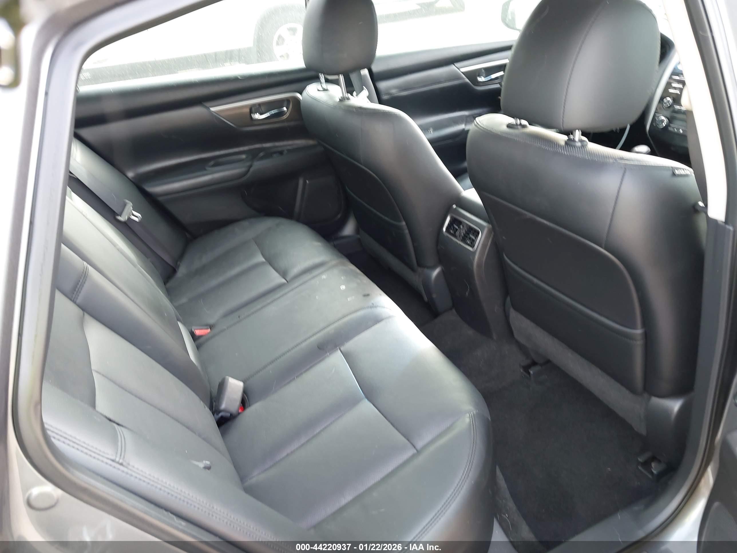 NISSAN ALTIMA image 8