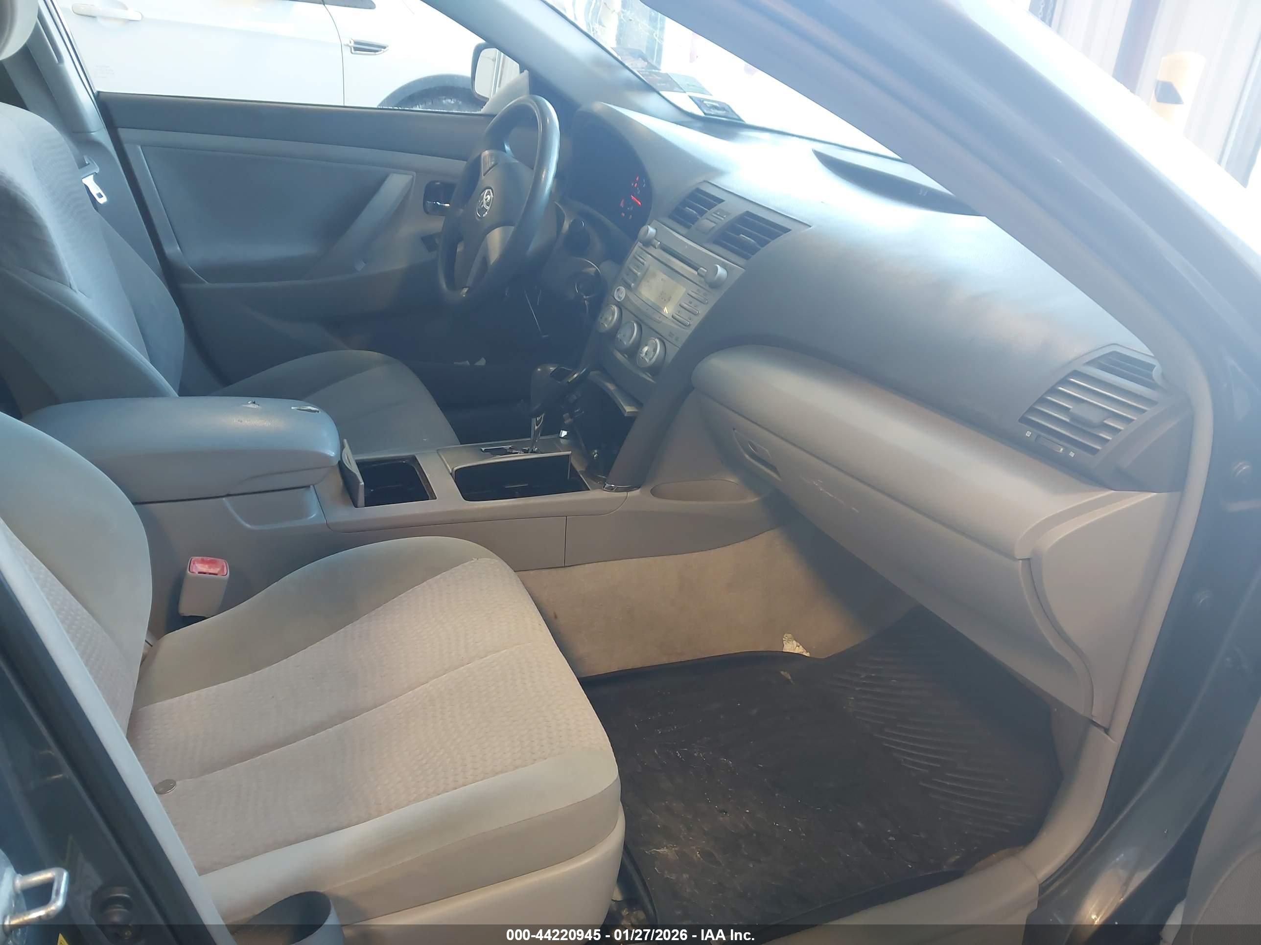 TOYOTA CAMRY image 5