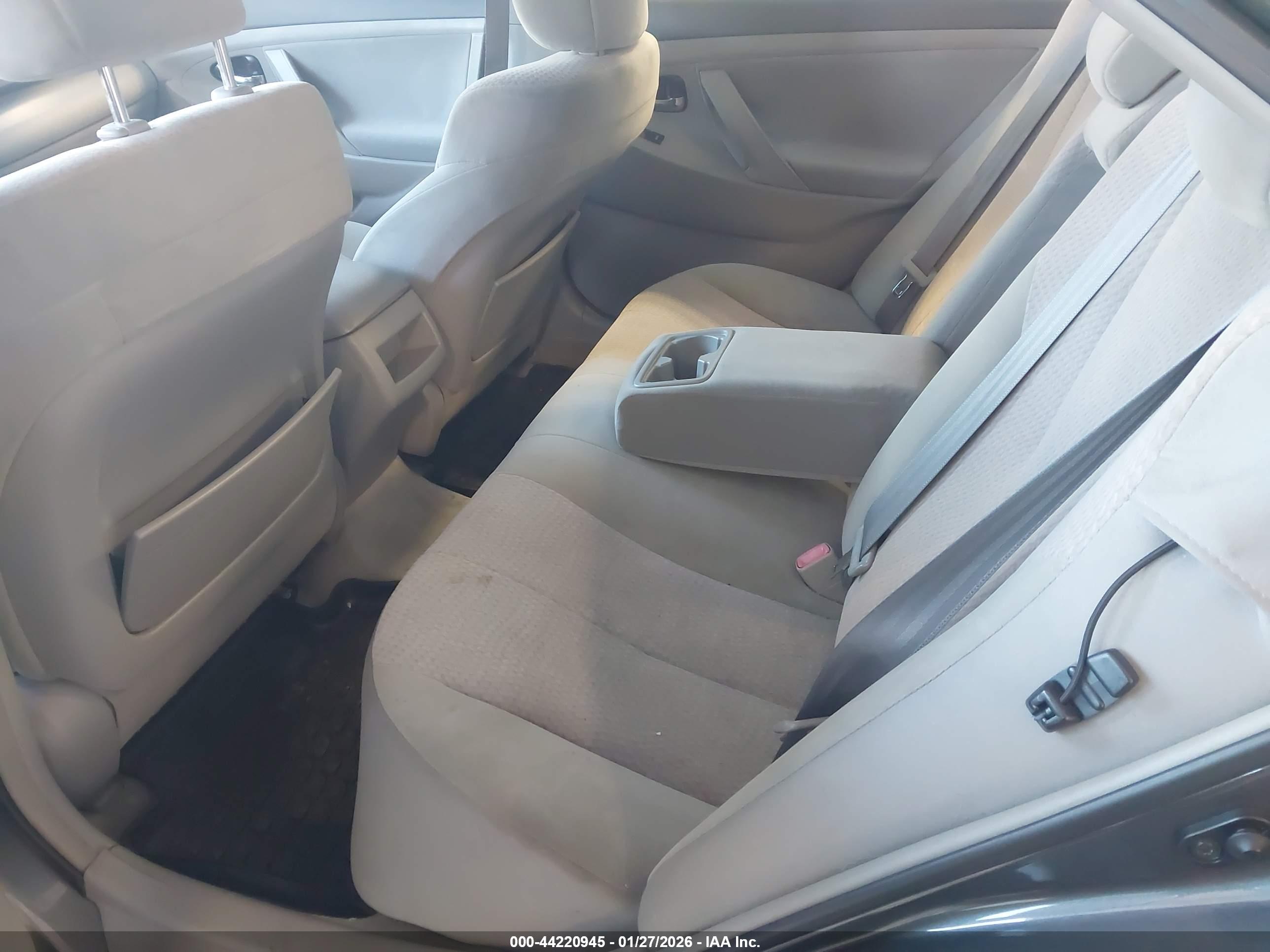 TOYOTA CAMRY image 8