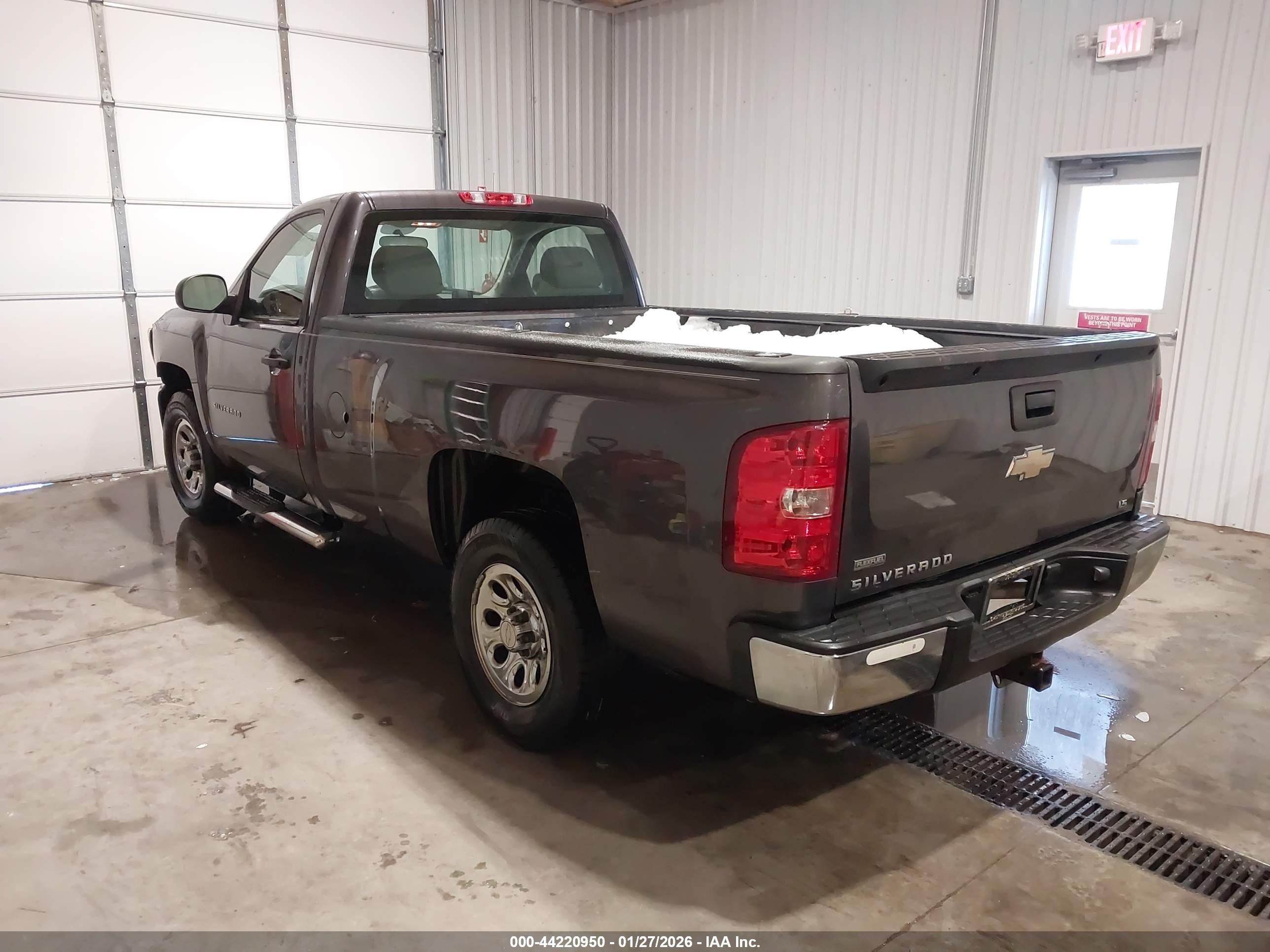 CHEVROLET SILVERADO image 3