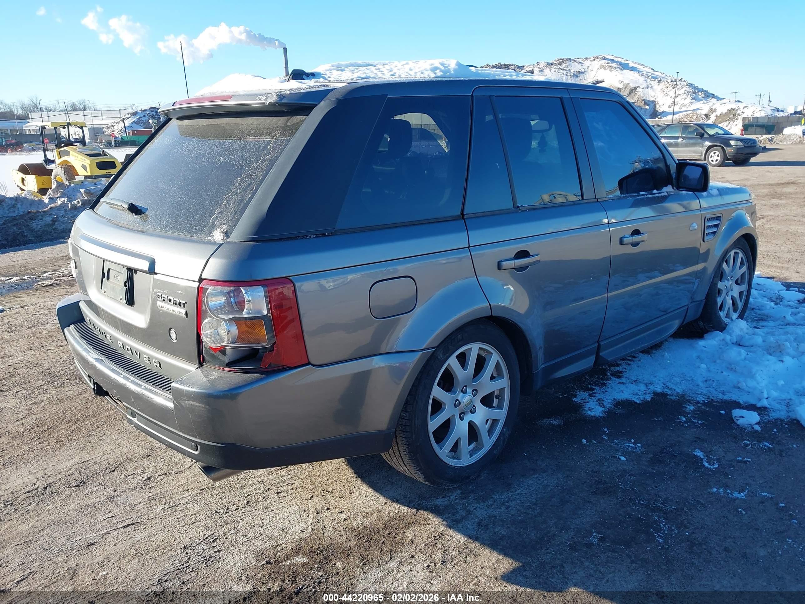 LAND ROVER image 4