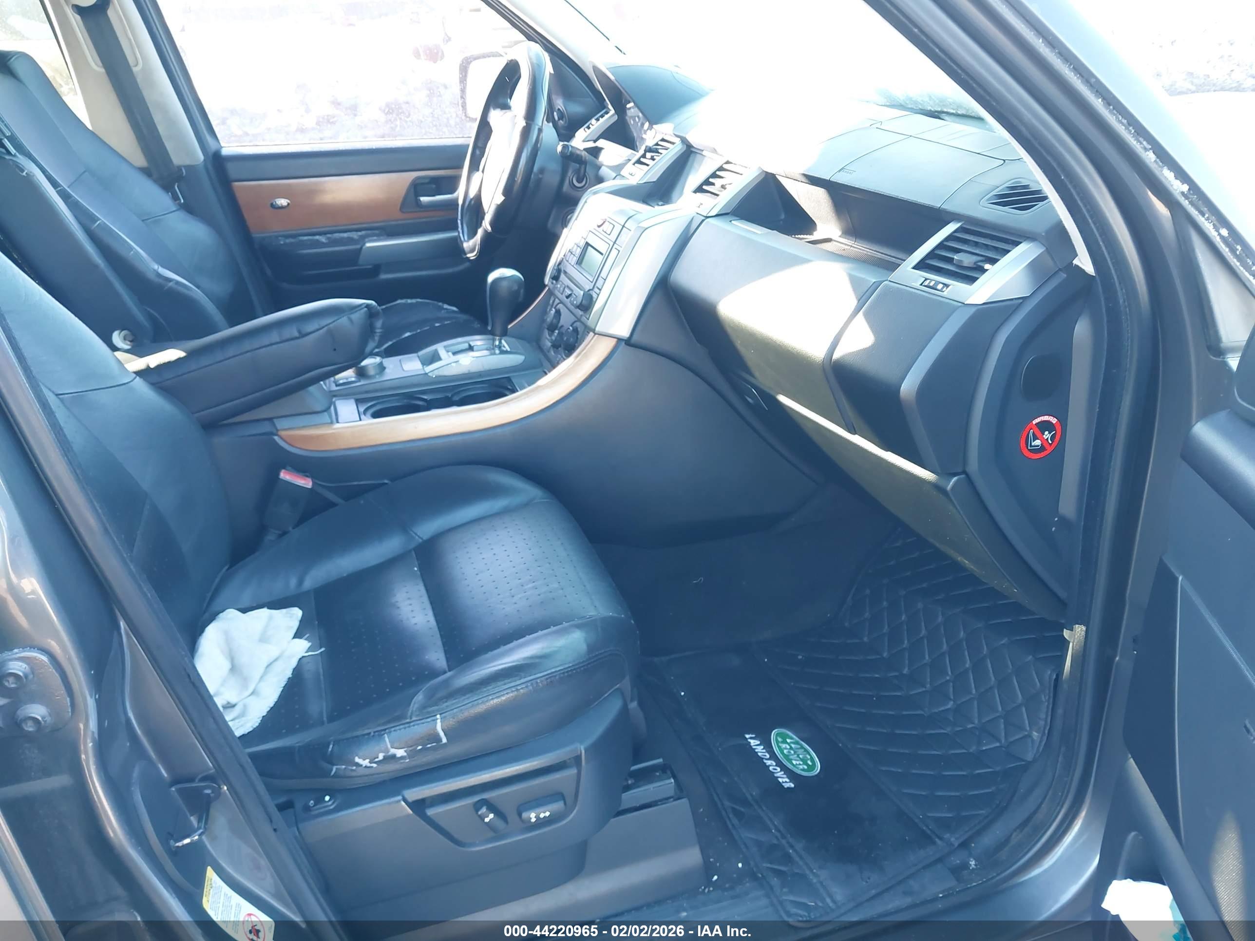 LAND ROVER image 5