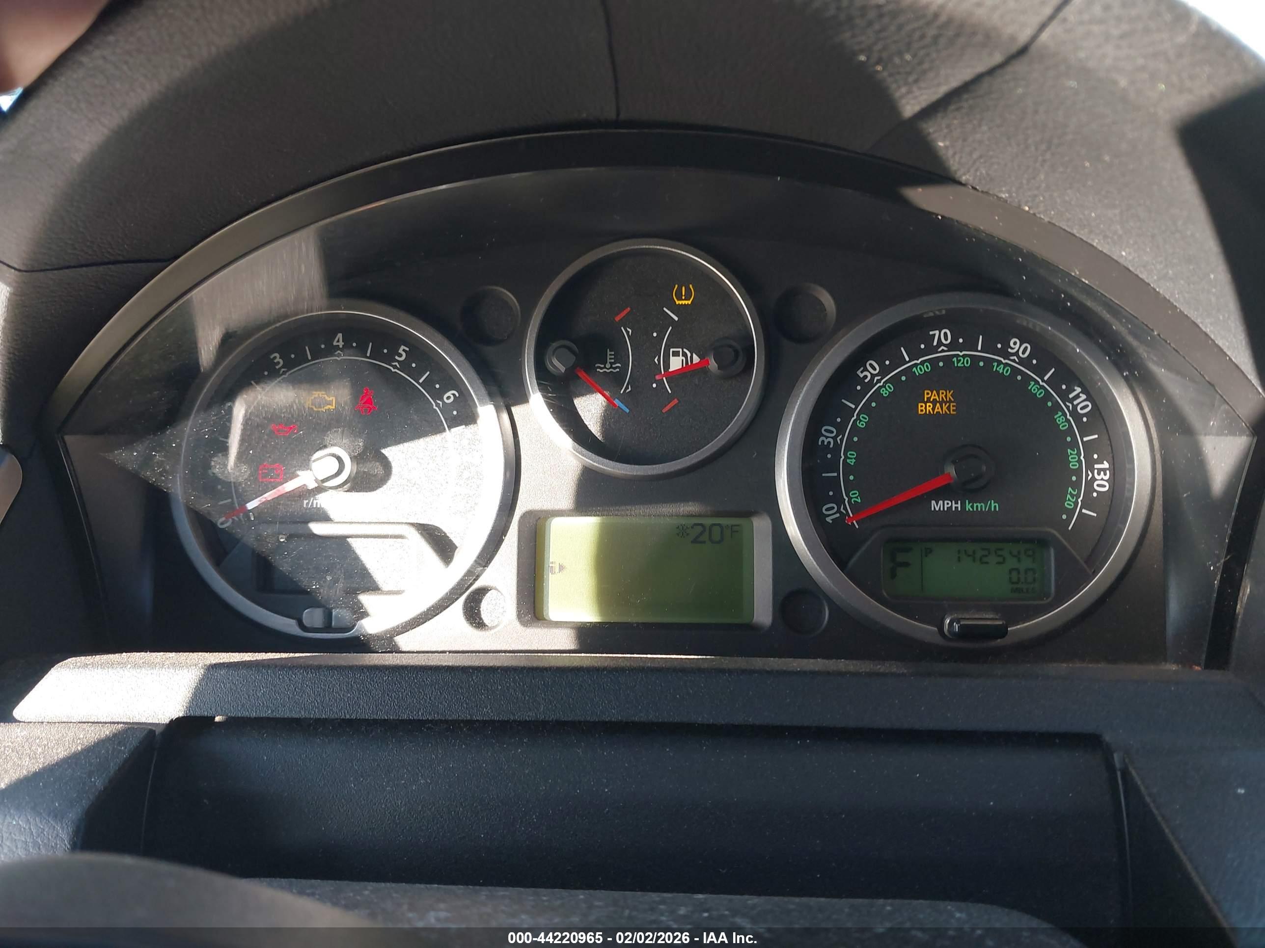 LAND ROVER image 7