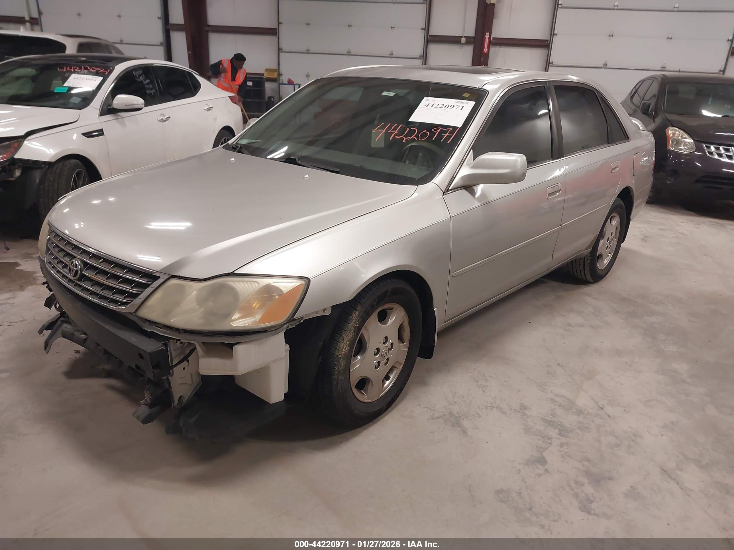 TOYOTA AVALON image 2