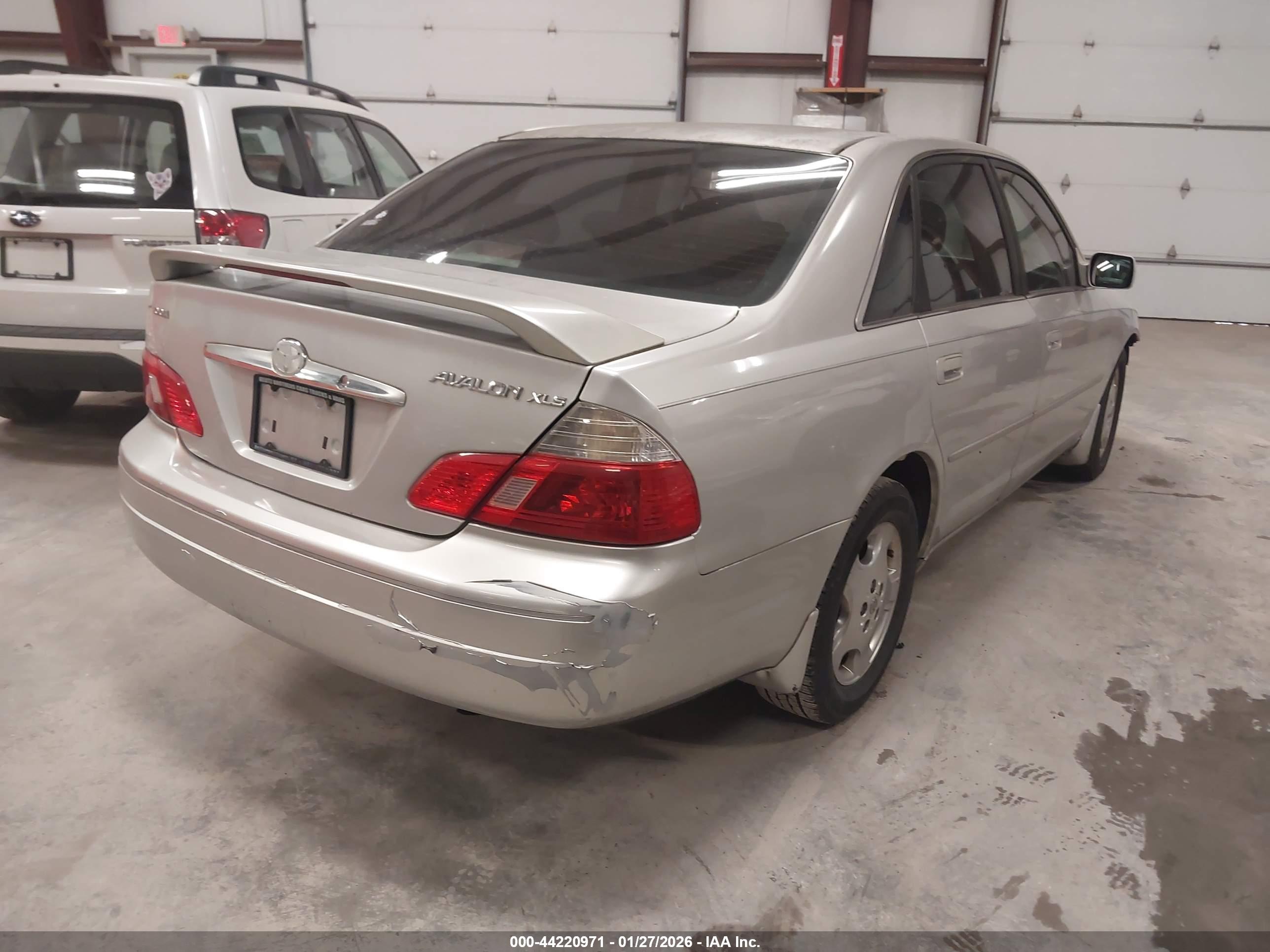 TOYOTA AVALON image 4