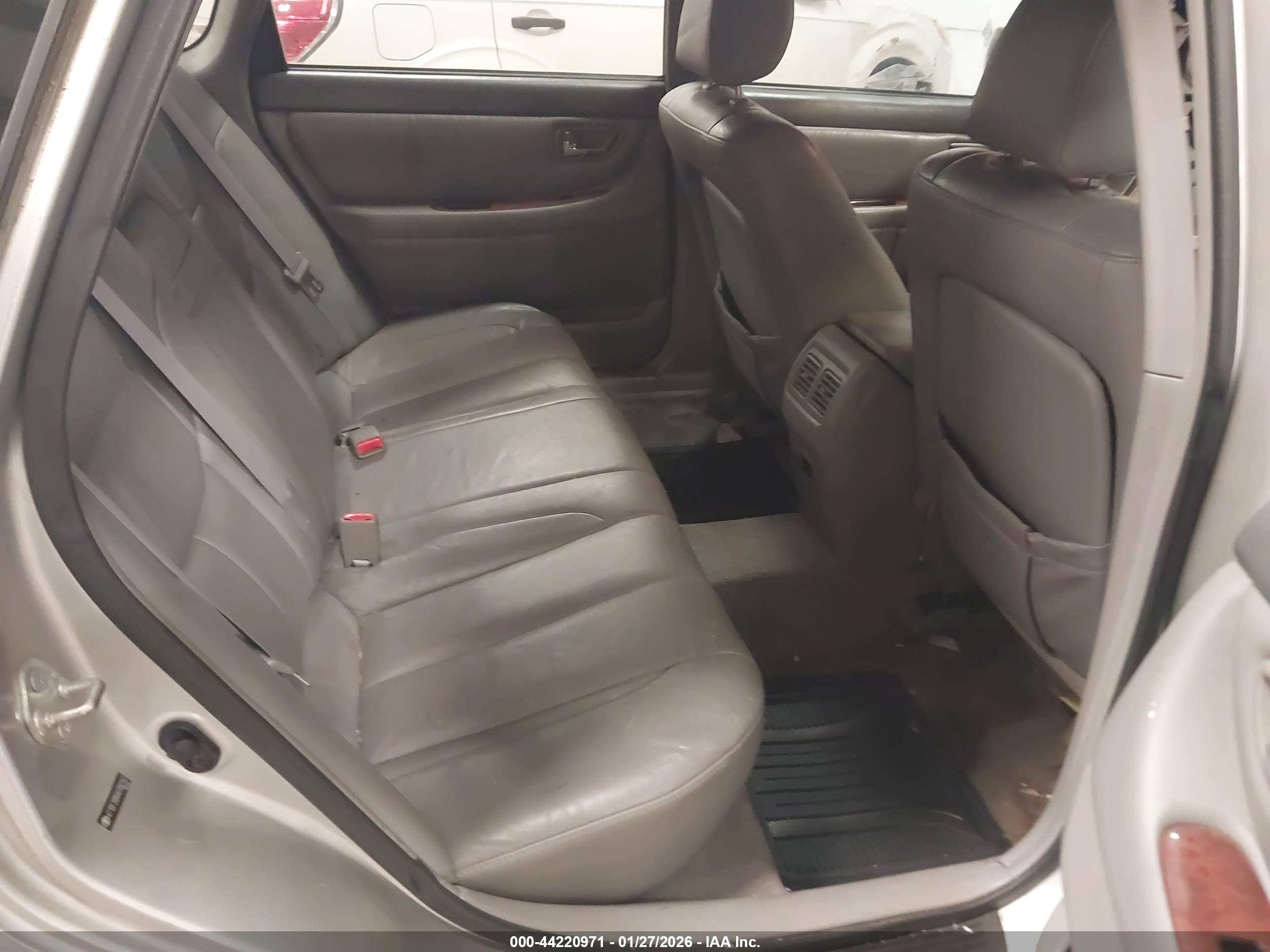 TOYOTA AVALON image 8