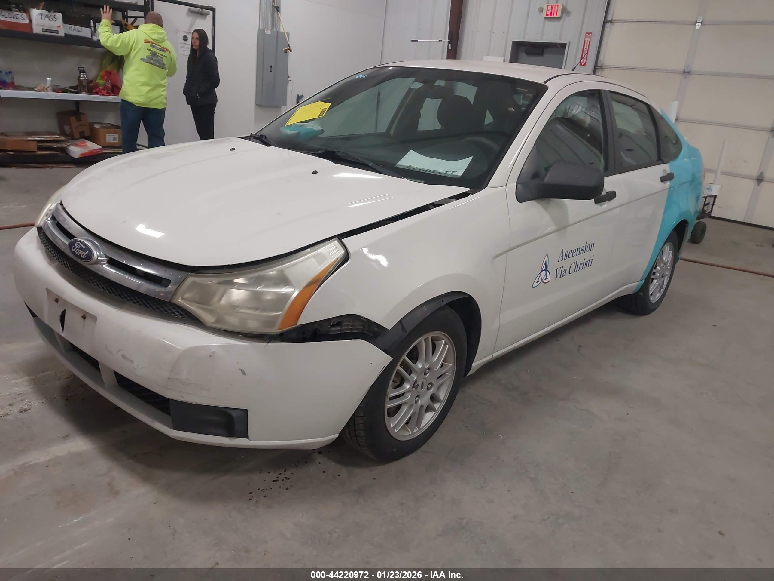 FORD FOCUS image 2