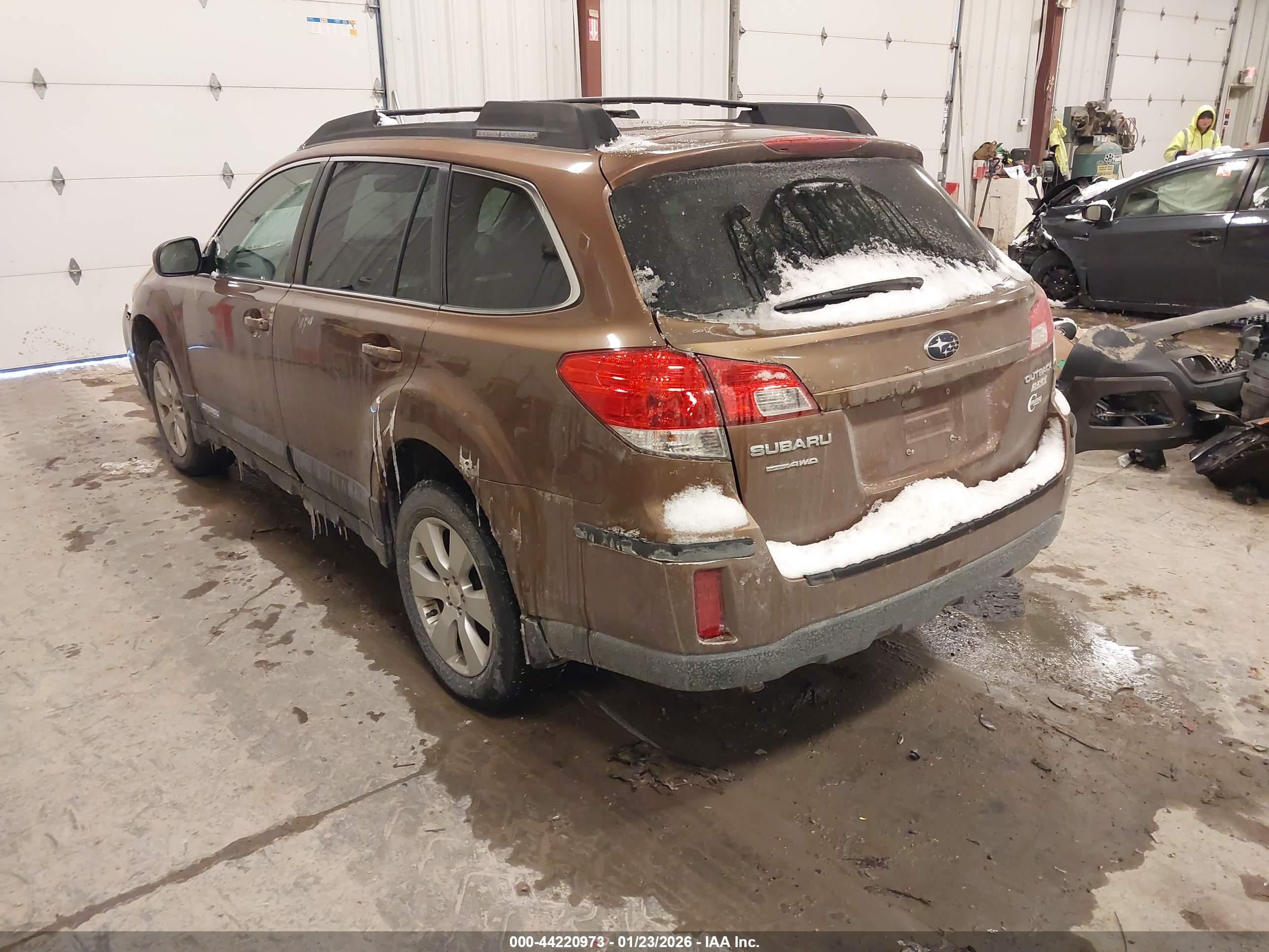 SUBARU OUTBACK image 3
