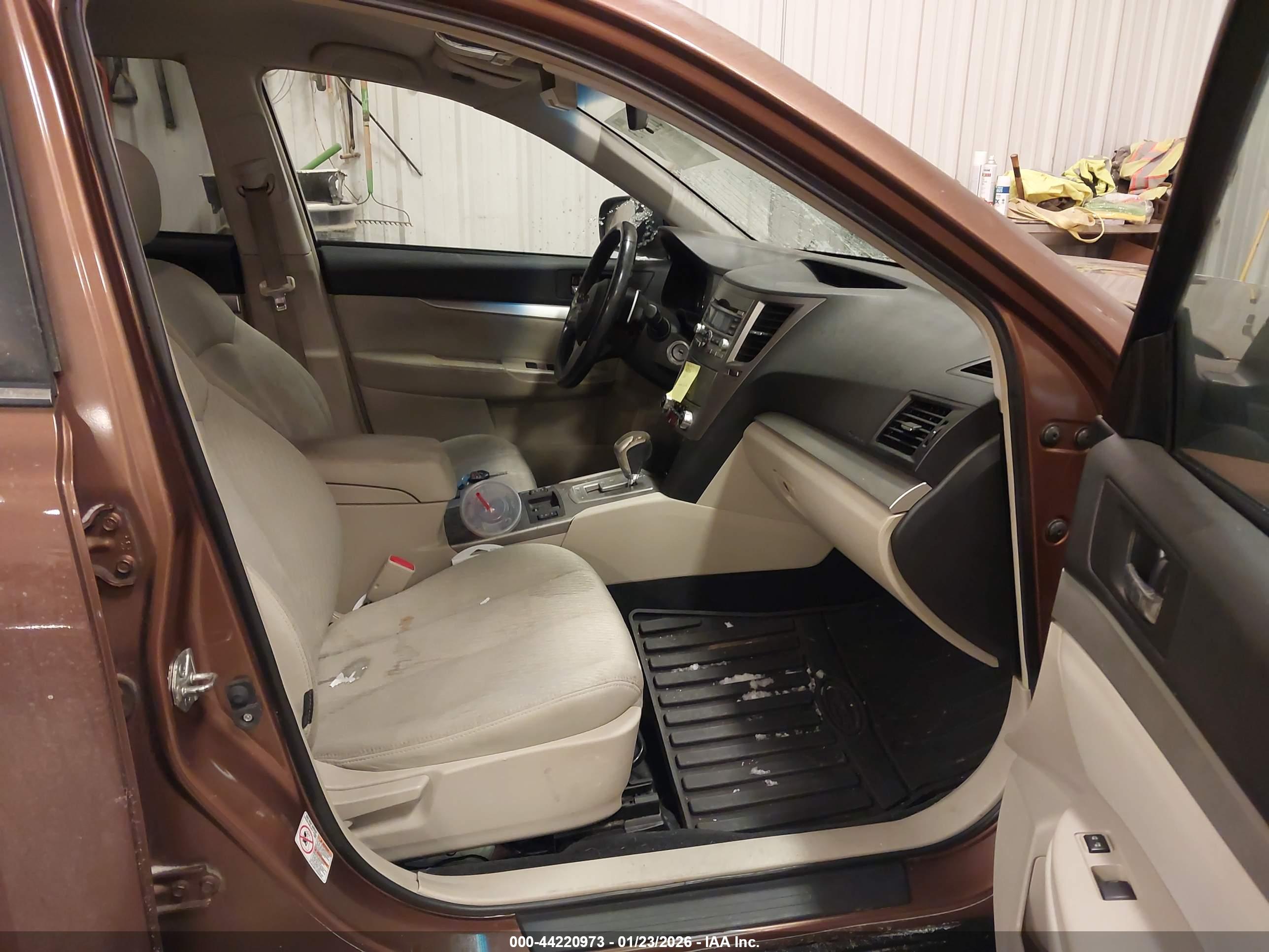 SUBARU OUTBACK image 5