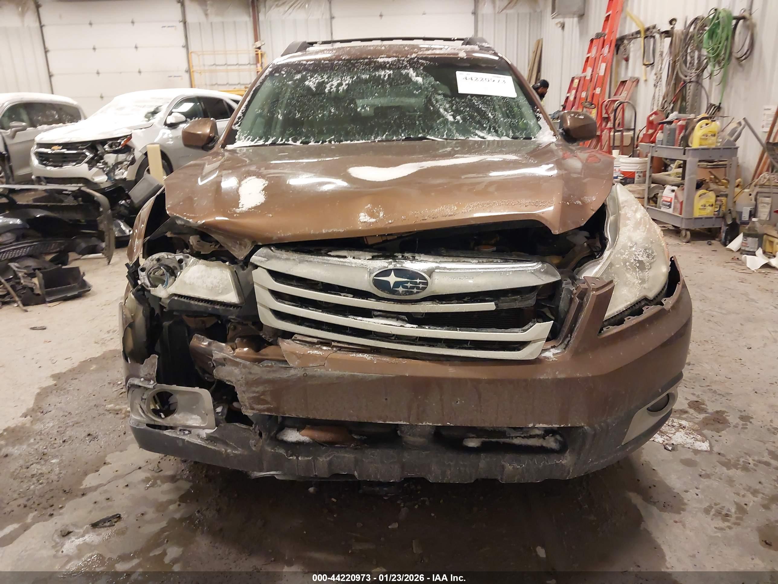 SUBARU OUTBACK image 6