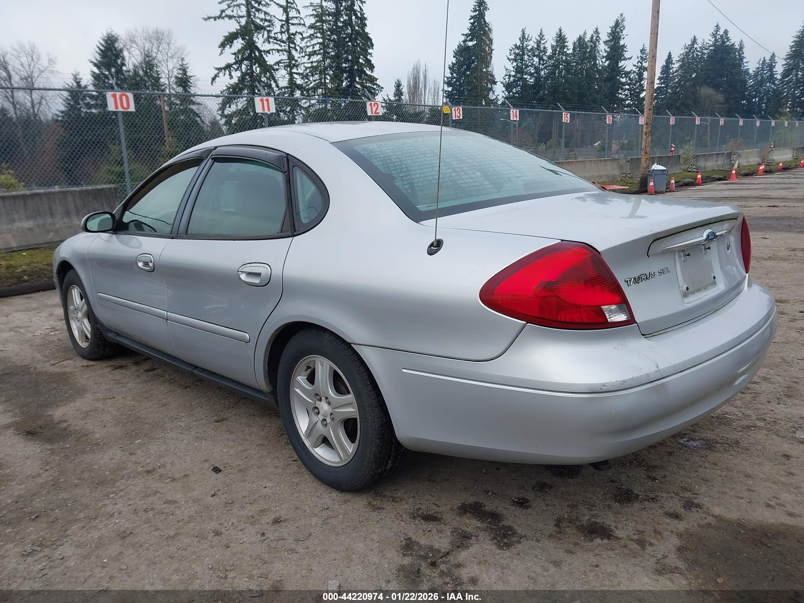 FORD TAURUS image 3