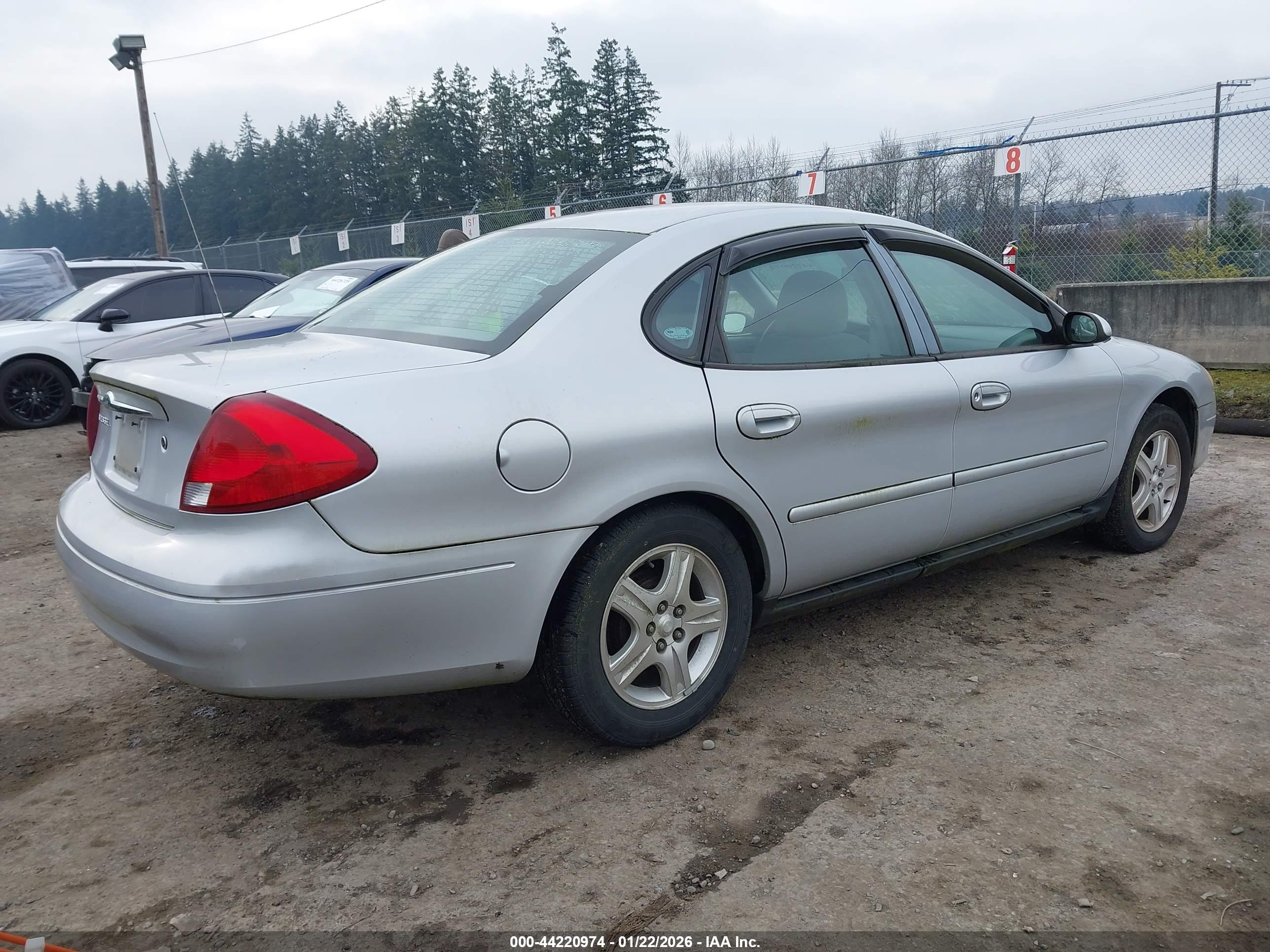 FORD TAURUS image 4