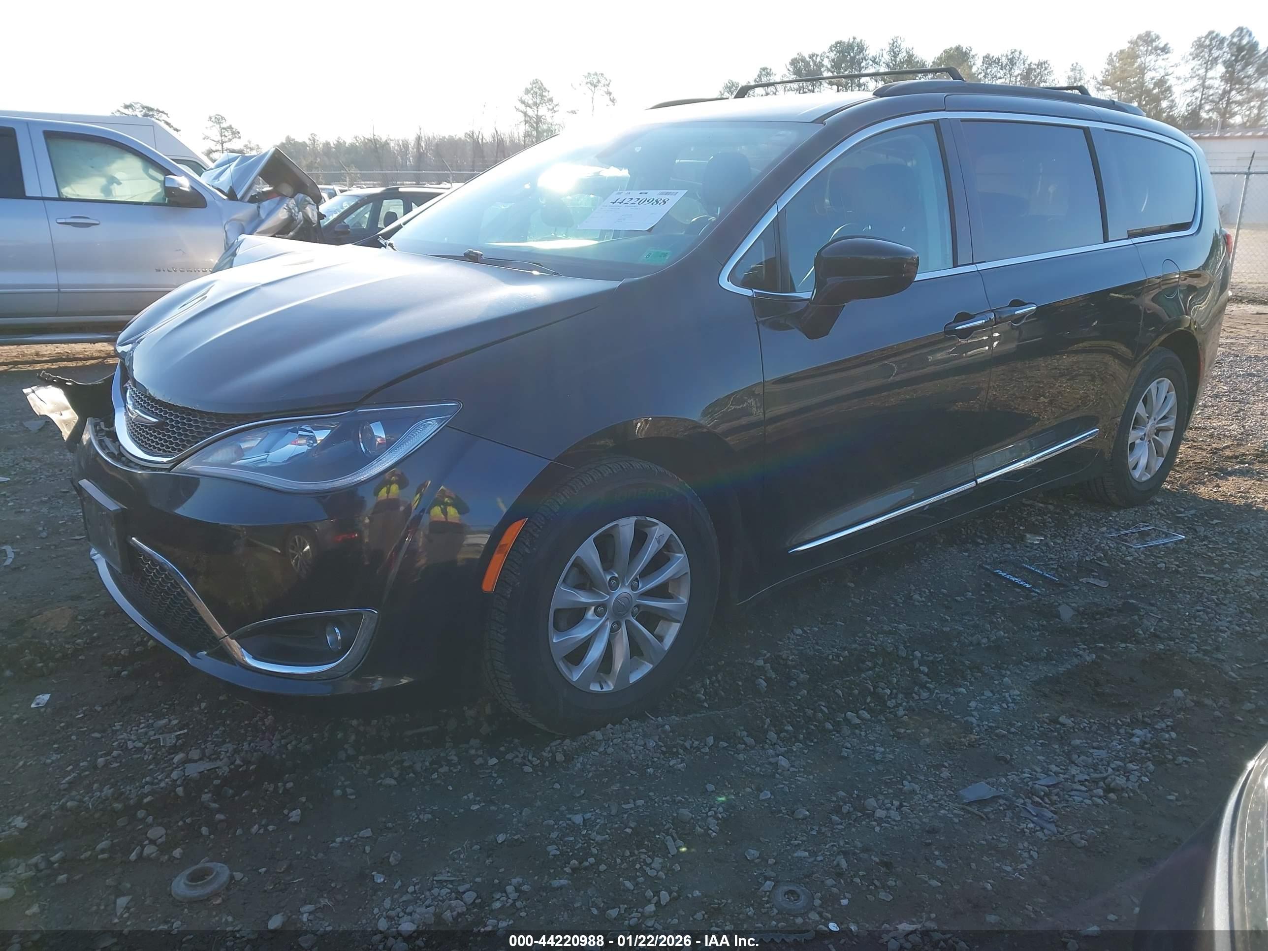 CHRYSLER PACIFICA image 2