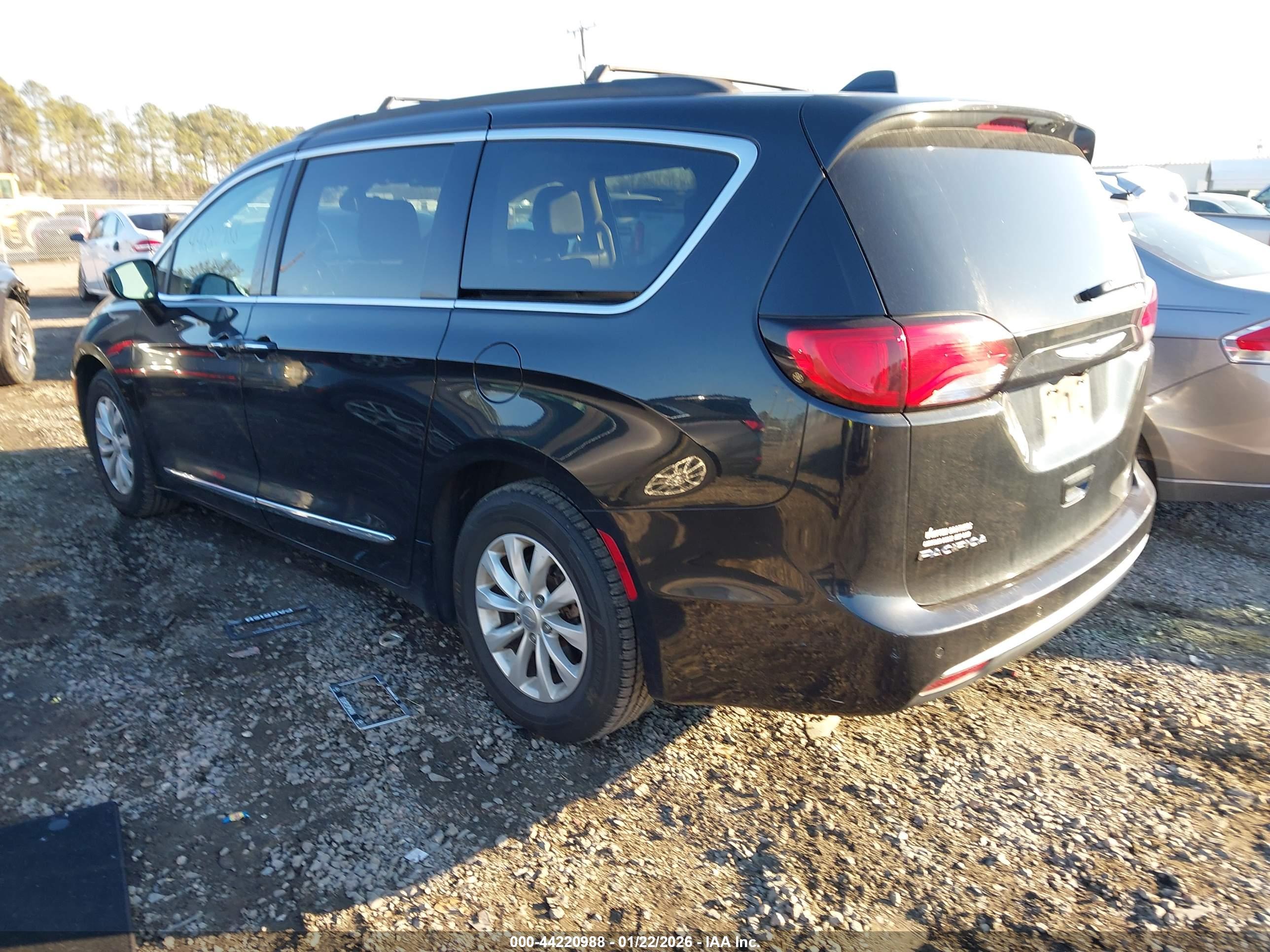 CHRYSLER PACIFICA image 3