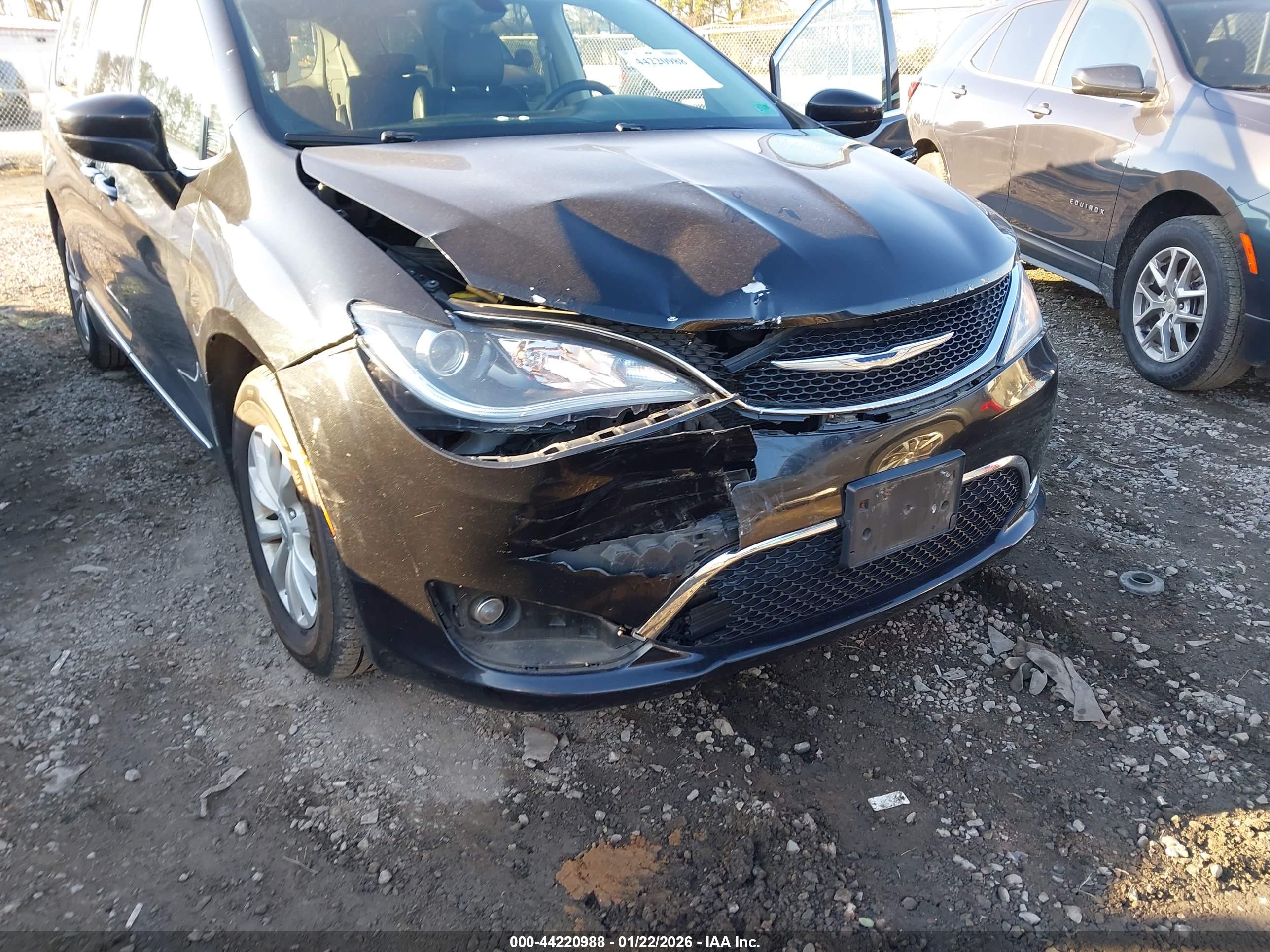 CHRYSLER PACIFICA image 6