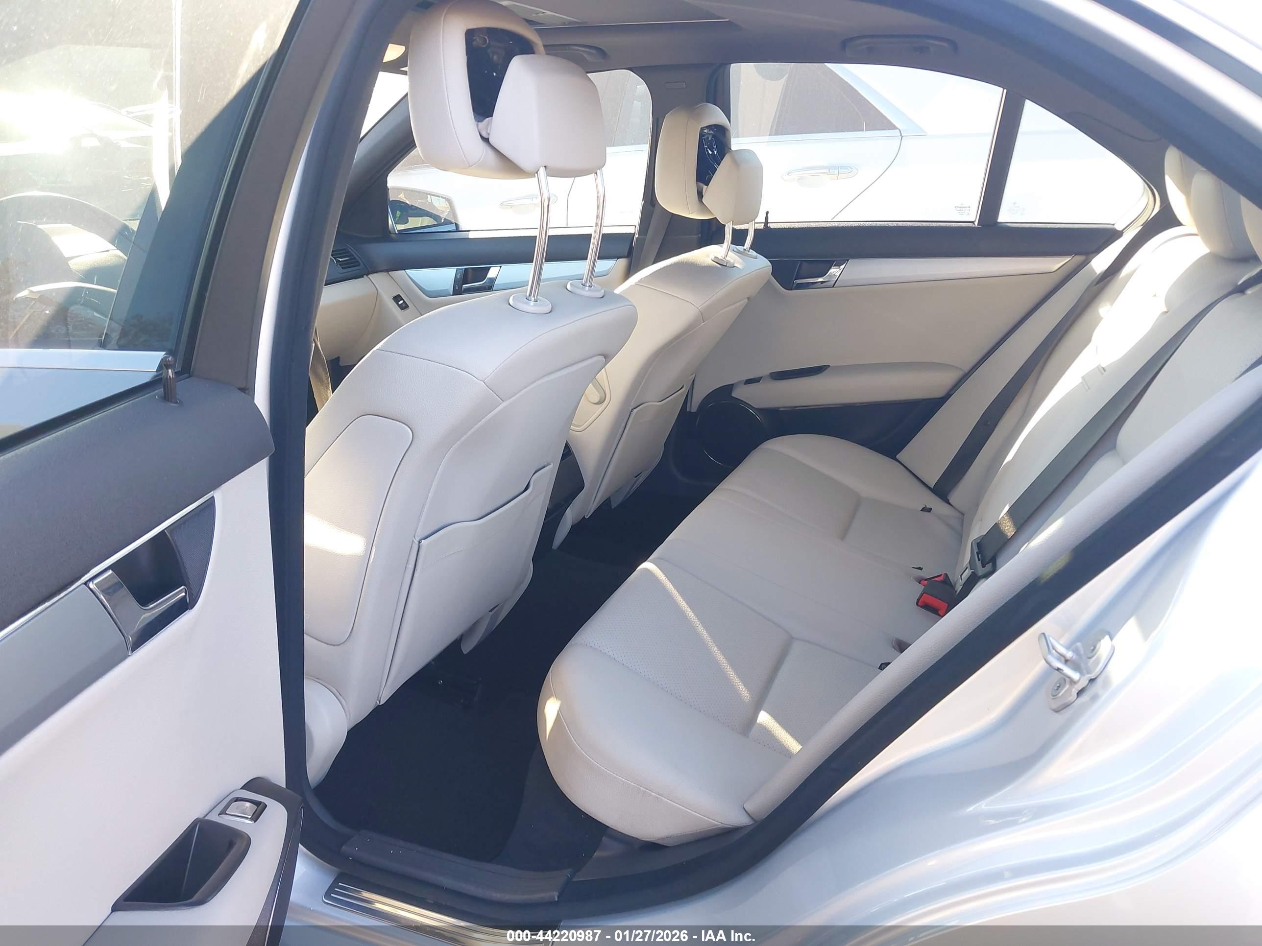 MERCEDES-BENZ C image 8