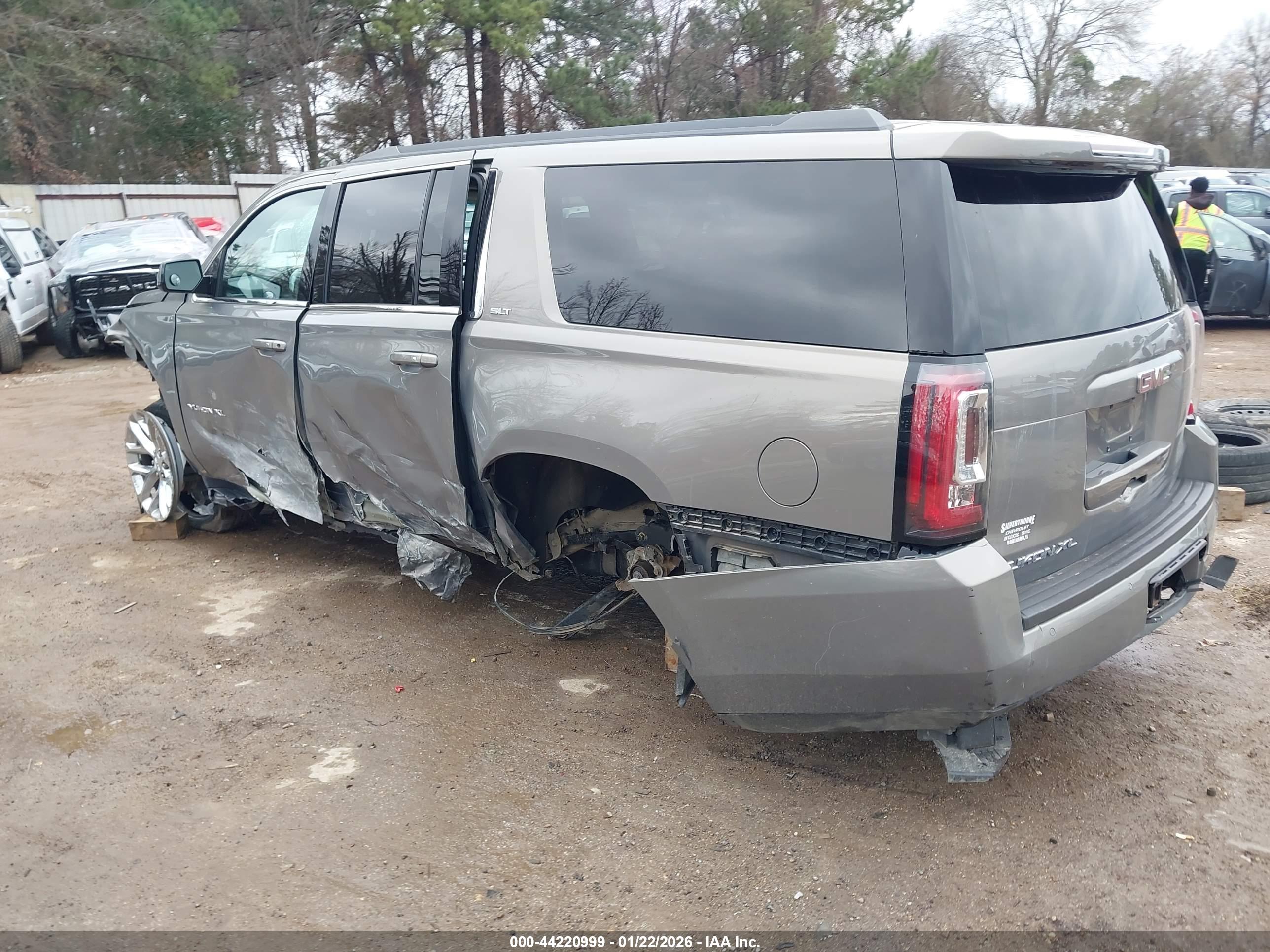GMC YUKON image 3