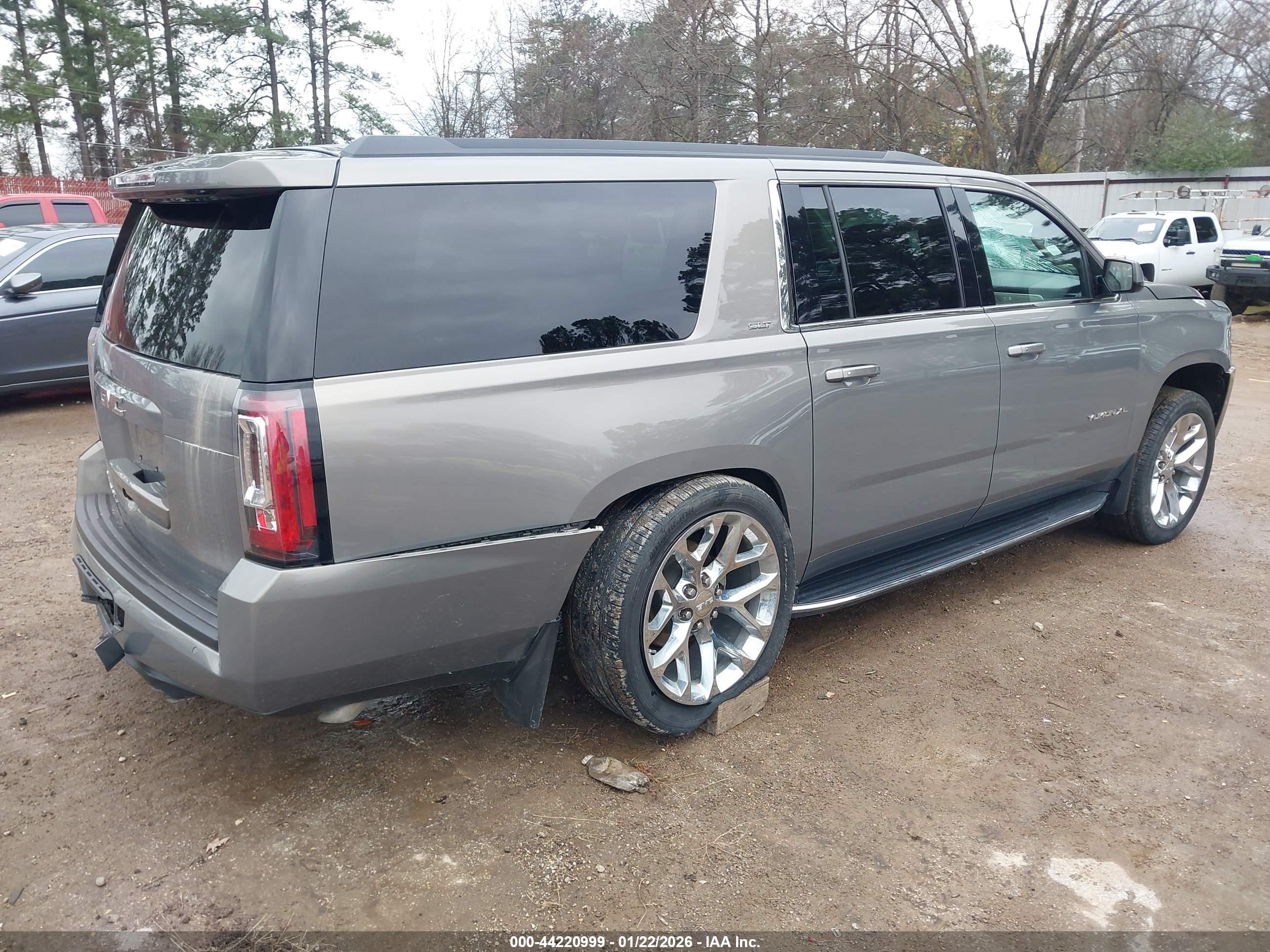 GMC YUKON image 4