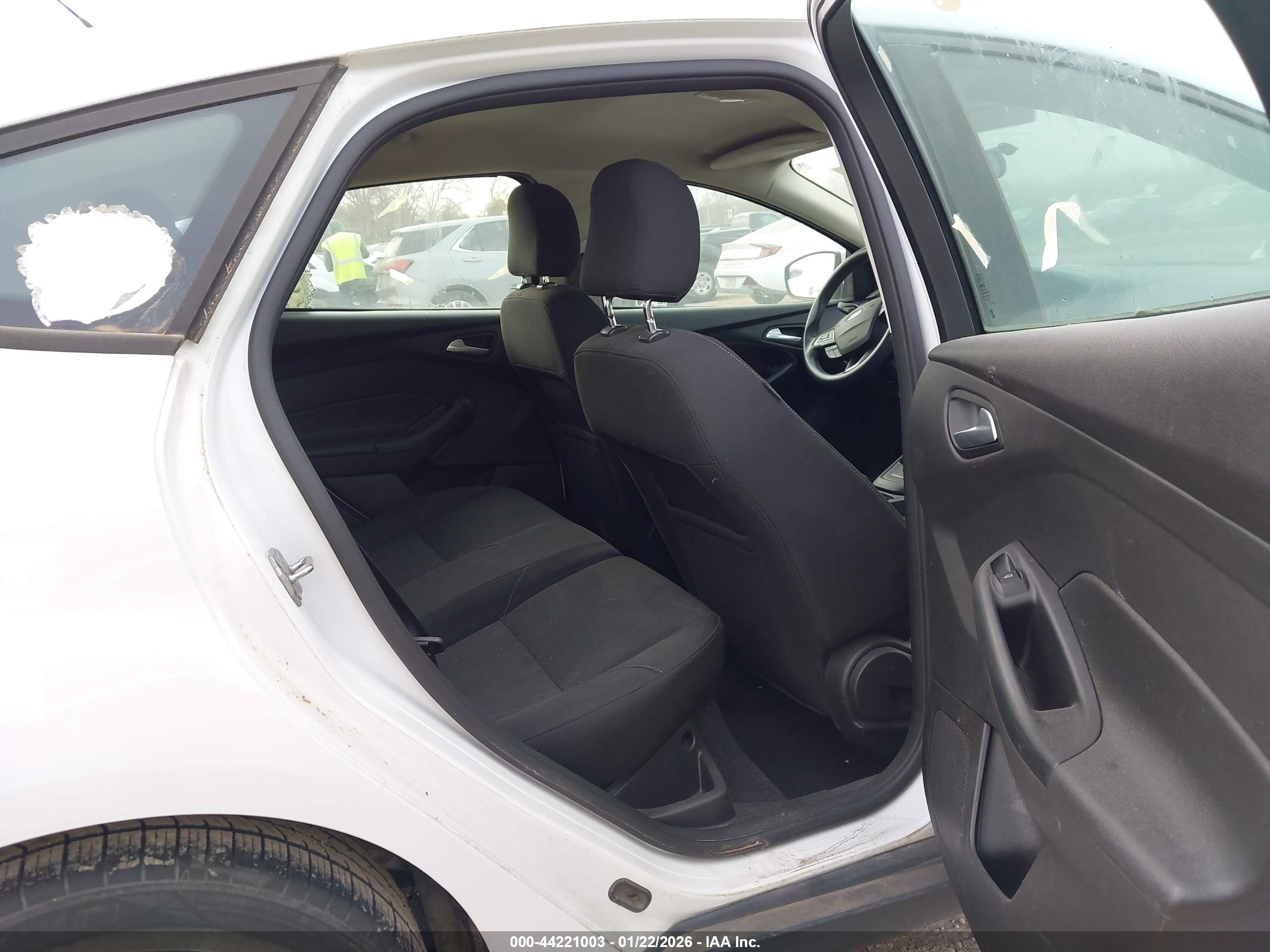 FORD FOCUS image 8