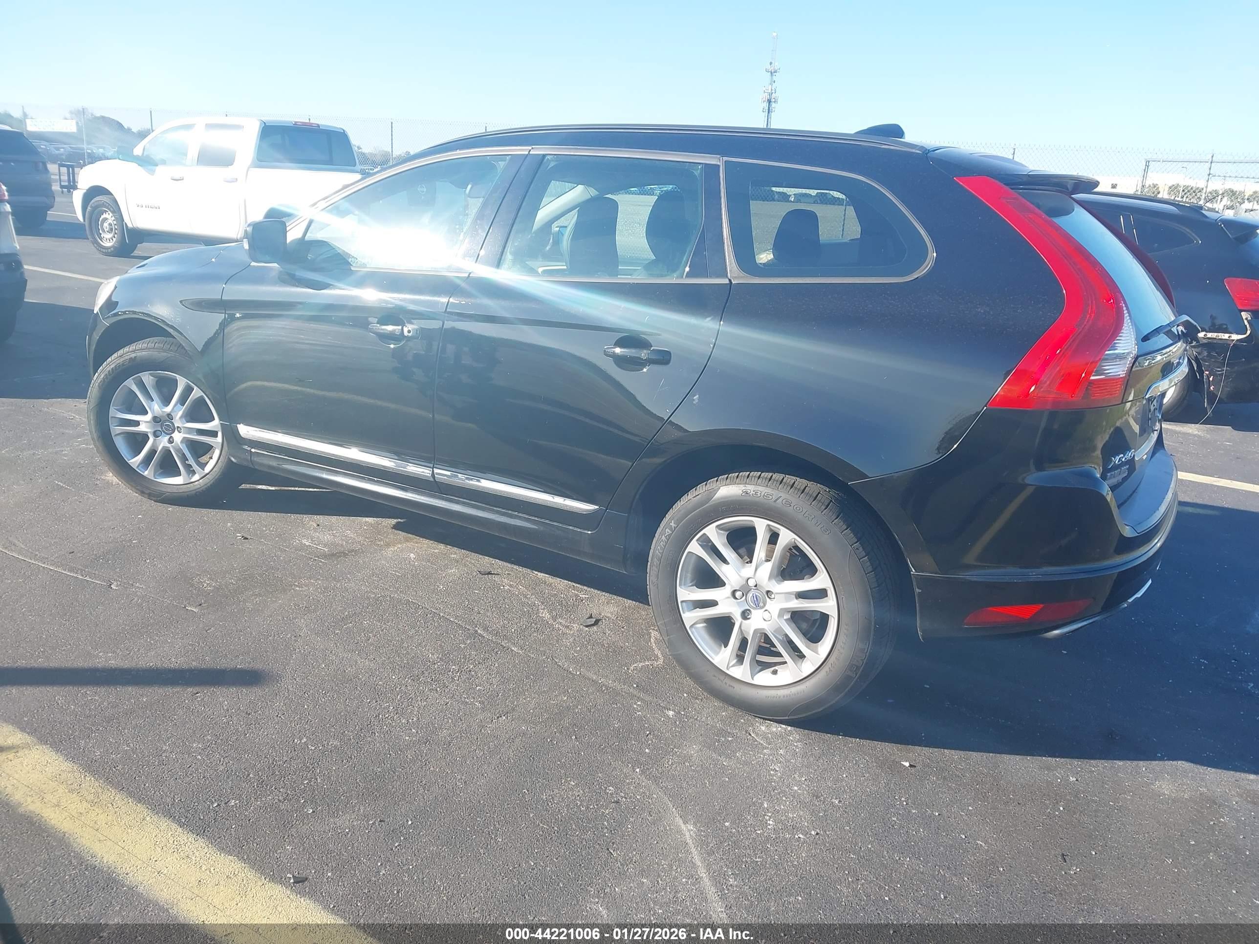 VOLVO XC60 image 3