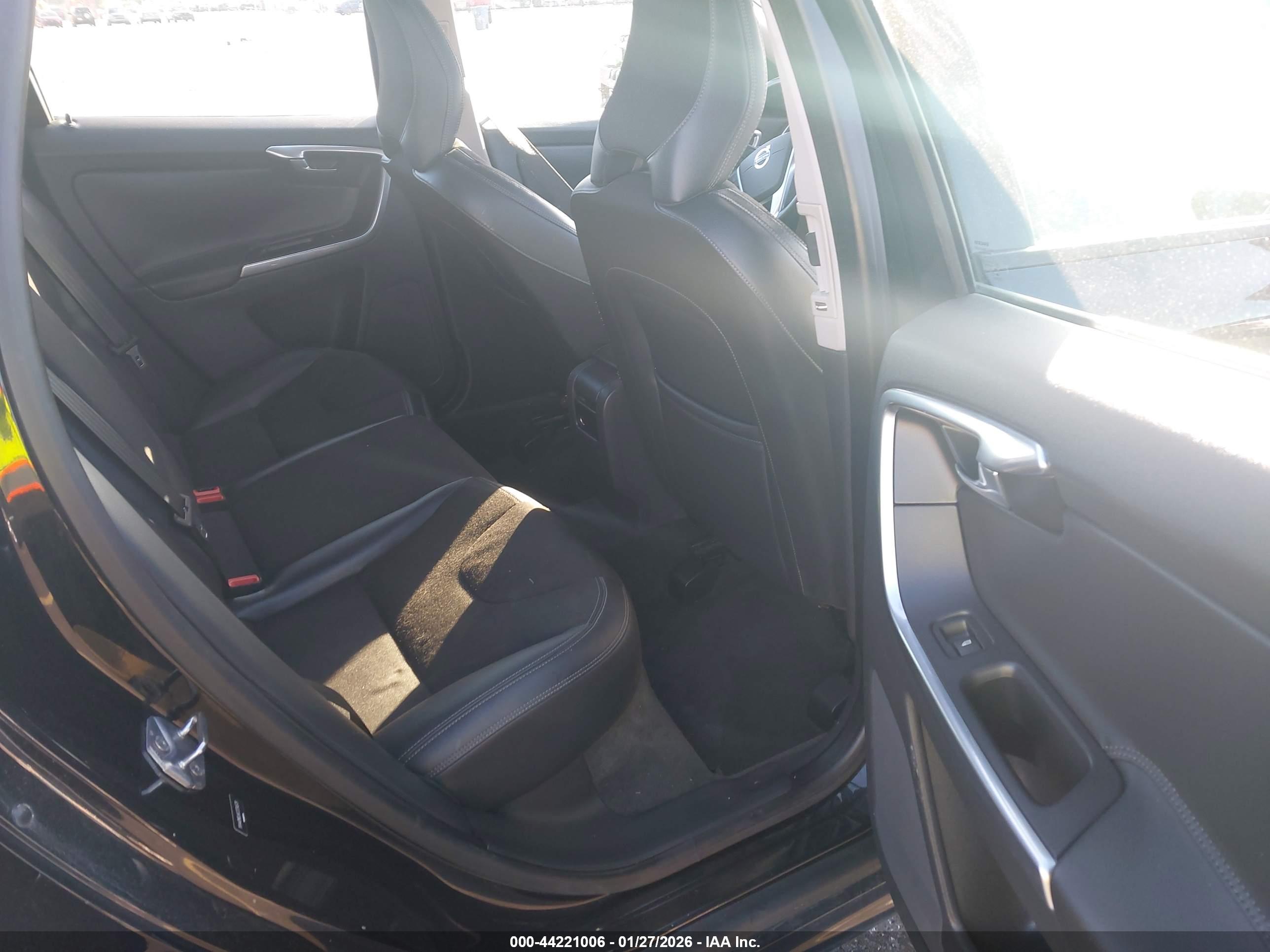 VOLVO XC60 image 8
