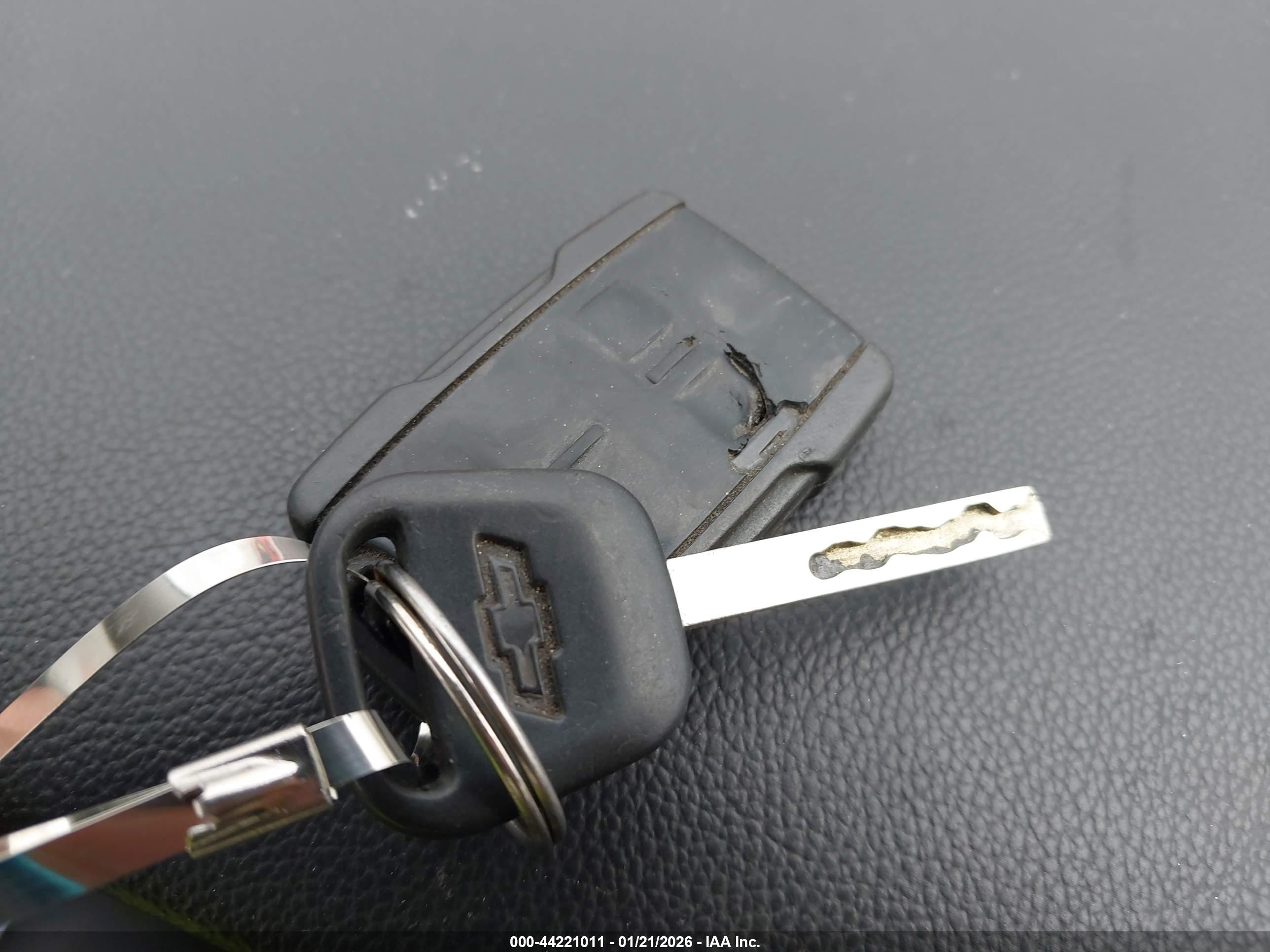 CHEVROLET SILVERADO image 11