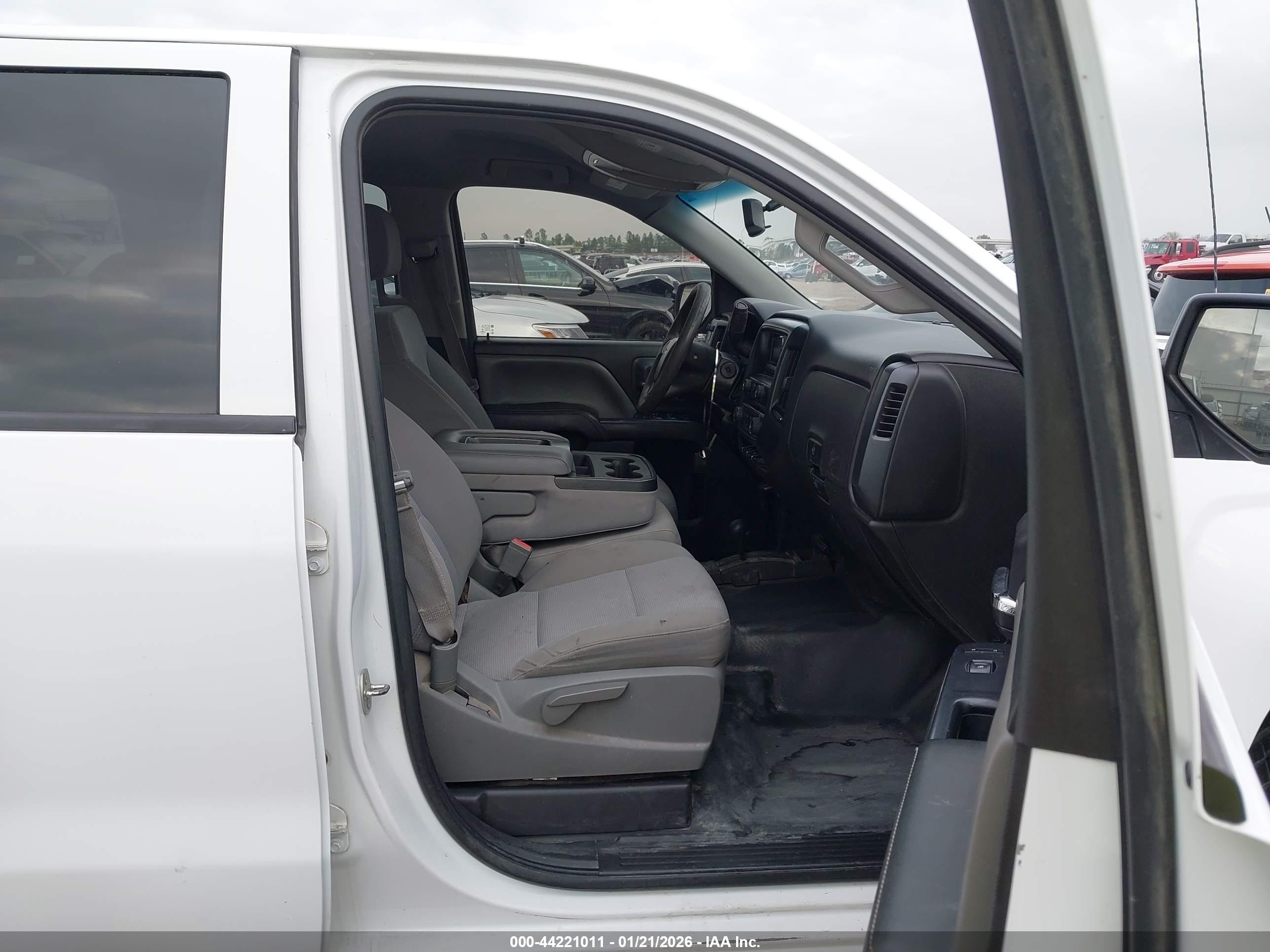 CHEVROLET SILVERADO image 5