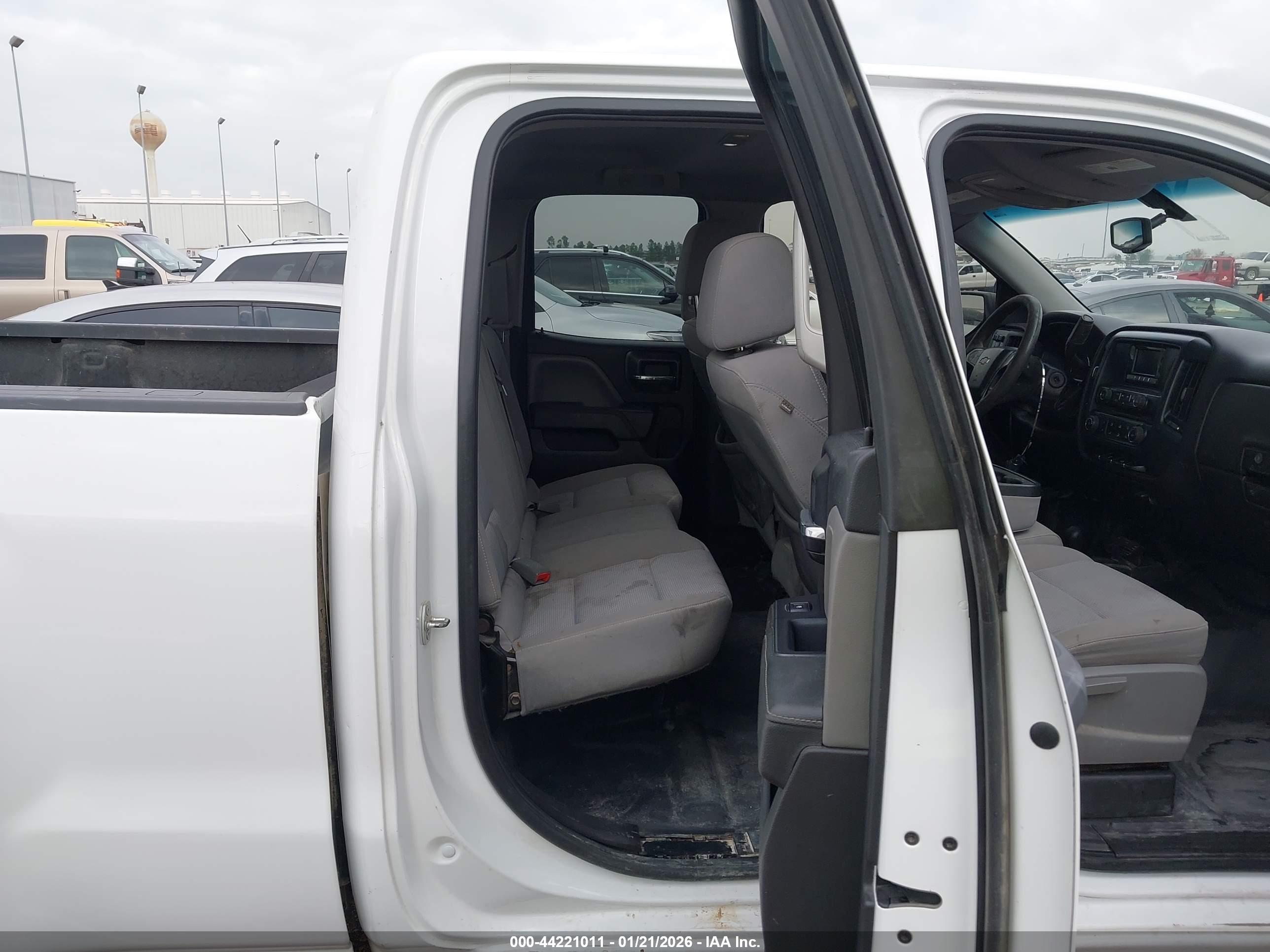 CHEVROLET SILVERADO image 8
